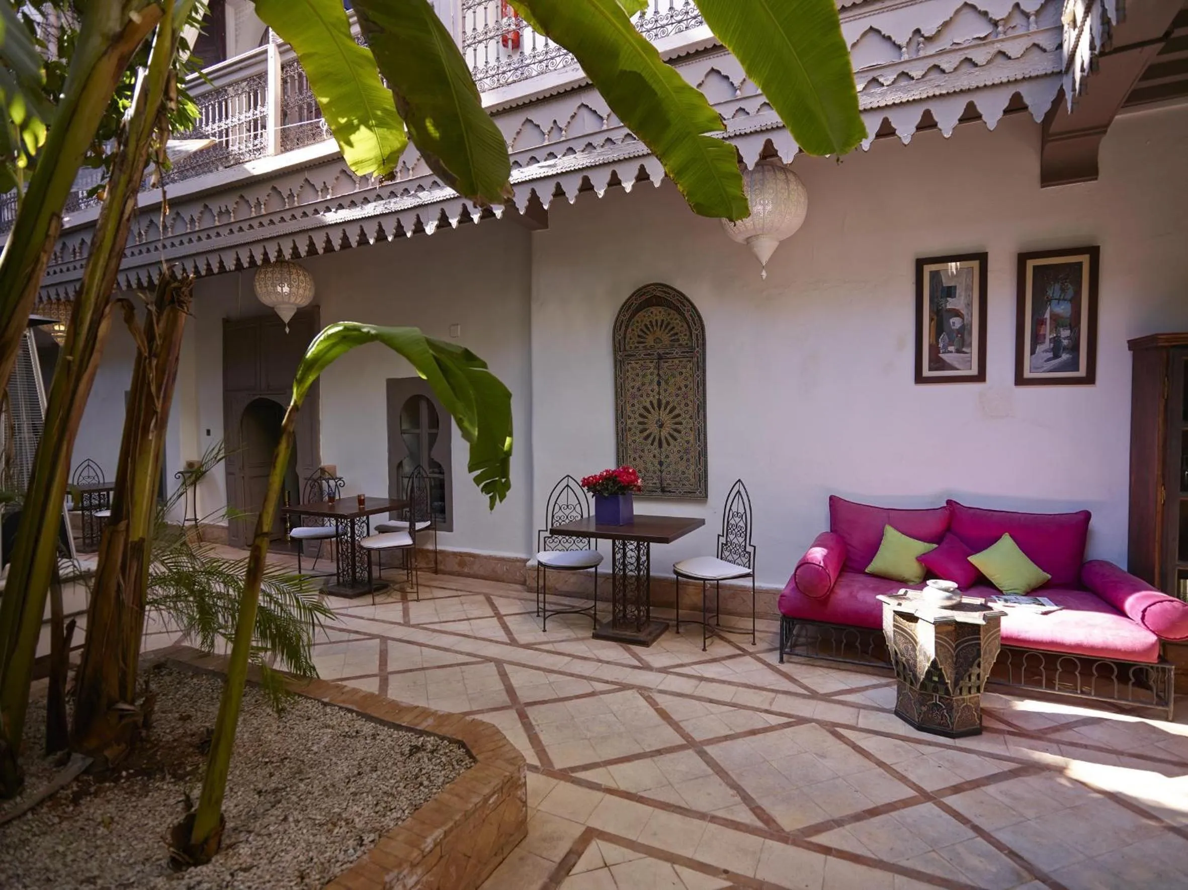 Patio in Riad Les Jardins d'Henia
