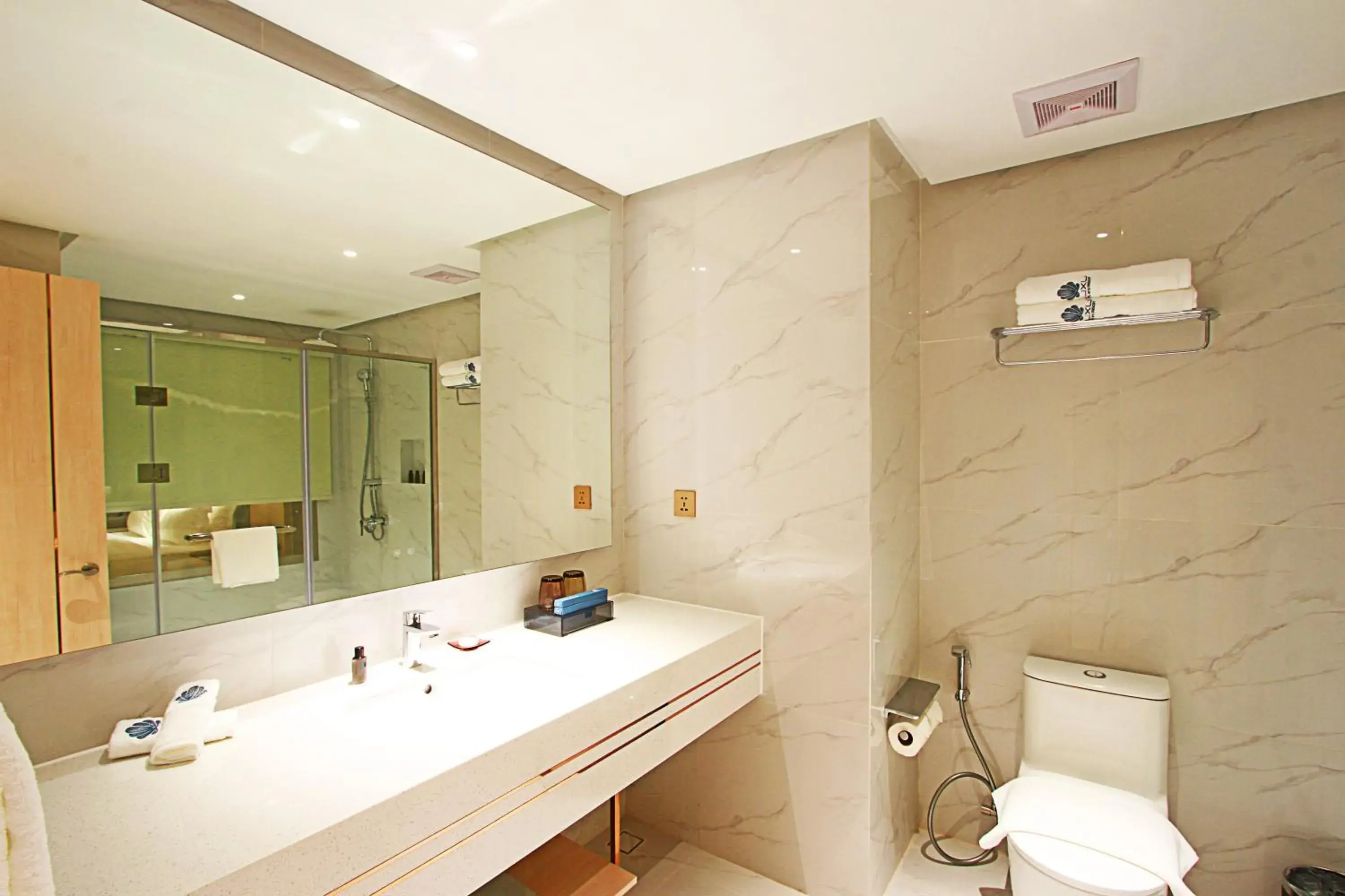 Deluxe Room in Luxu Hotel and Resort Deluxe Room in Luxu Hotel and Resort