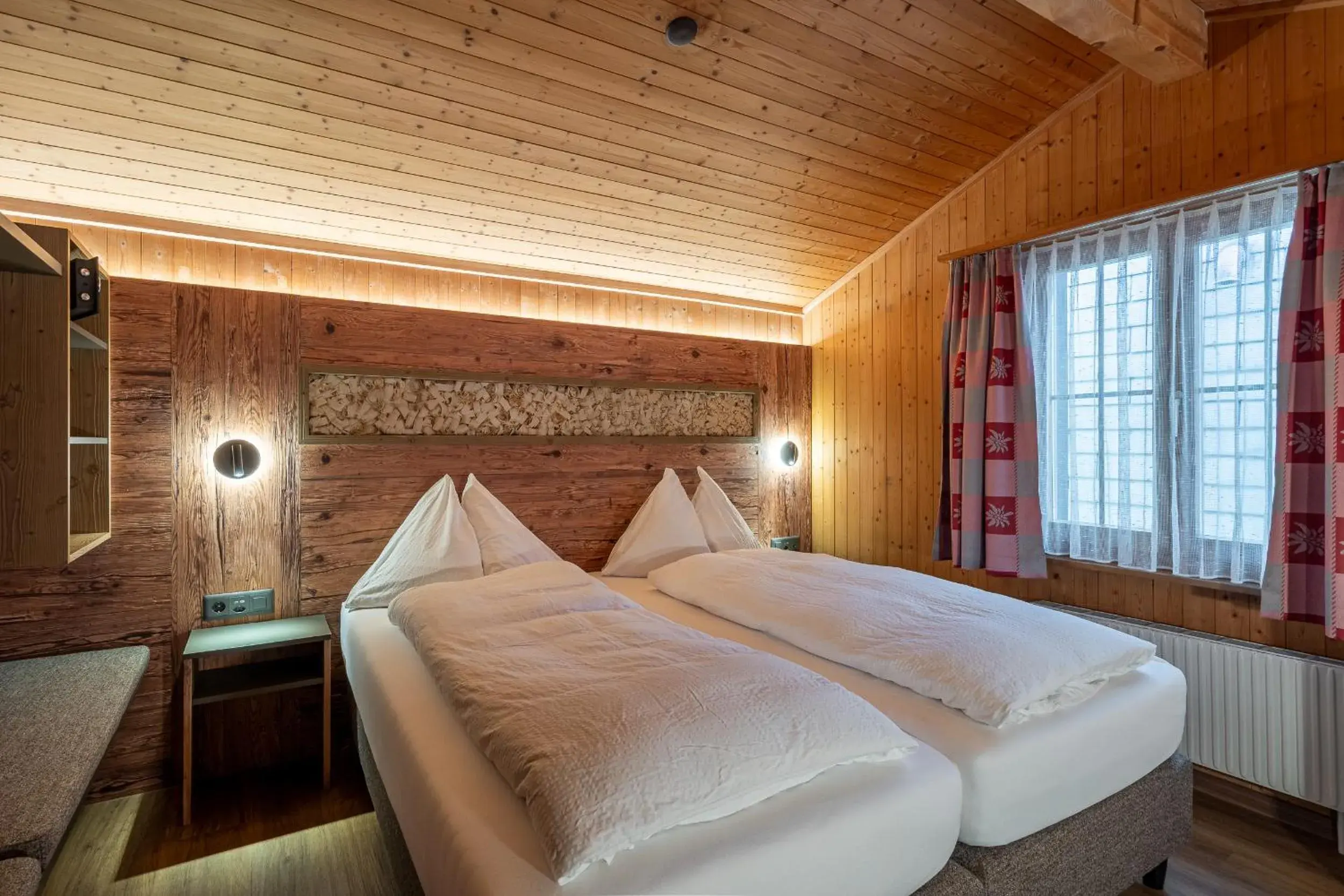 Budget Double Room in Chalet Stöckli Budget Double Room in Chalet Stöckli