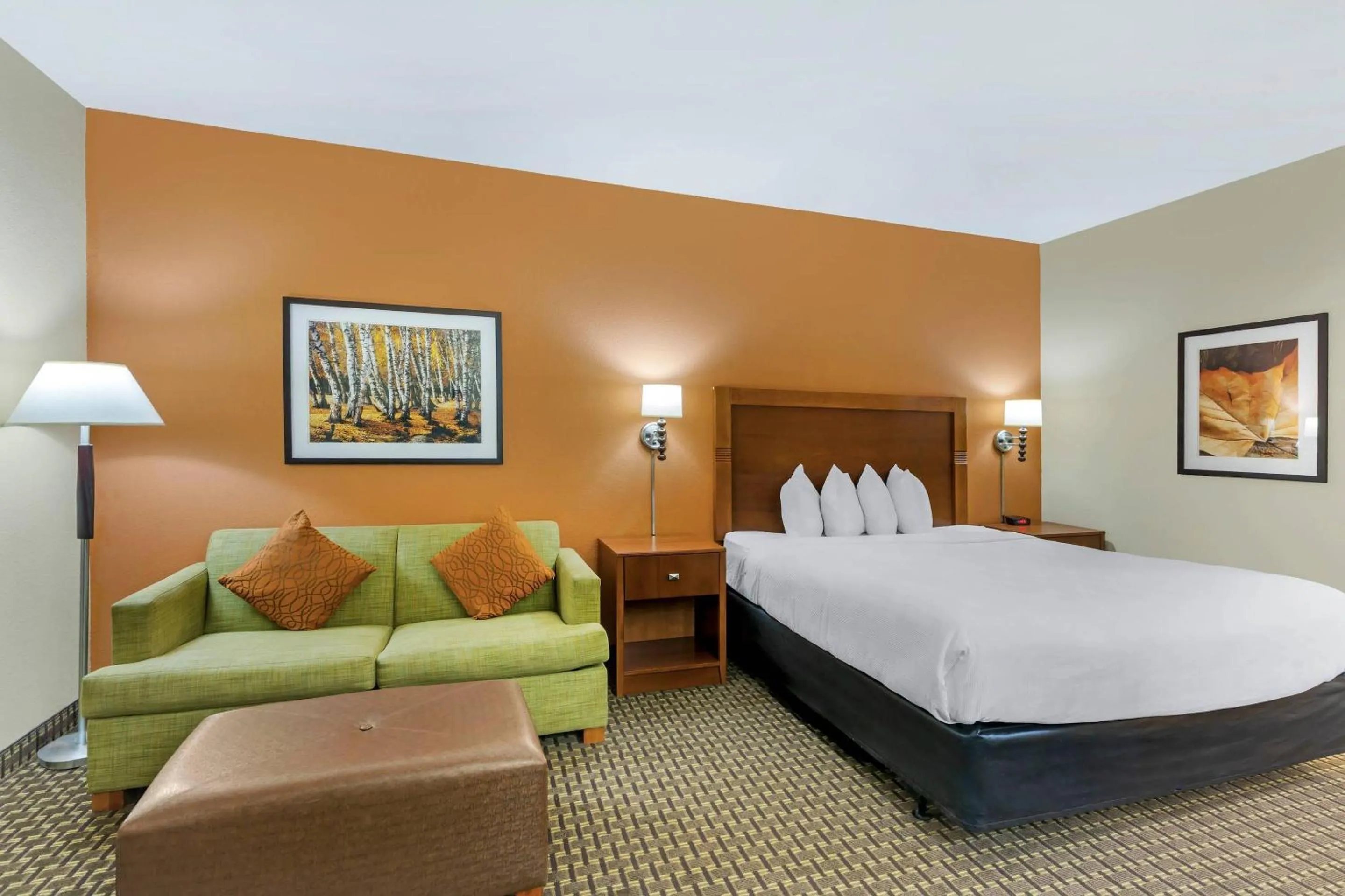 Bedroom, Bed in MainStay Suites Stanley