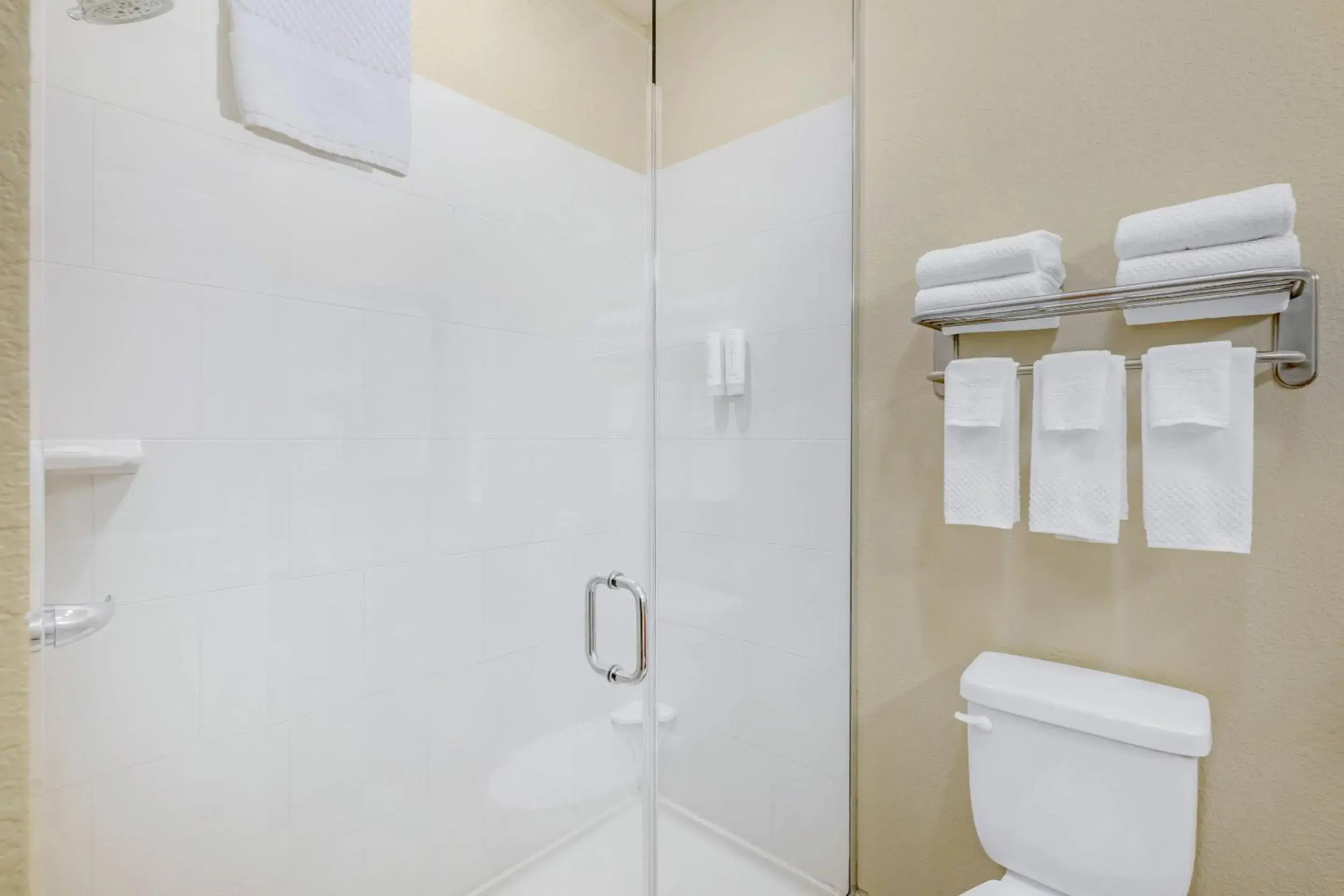 Bedroom in MainStay Suites Stanley Bedroom in MainStay Suites Stanley