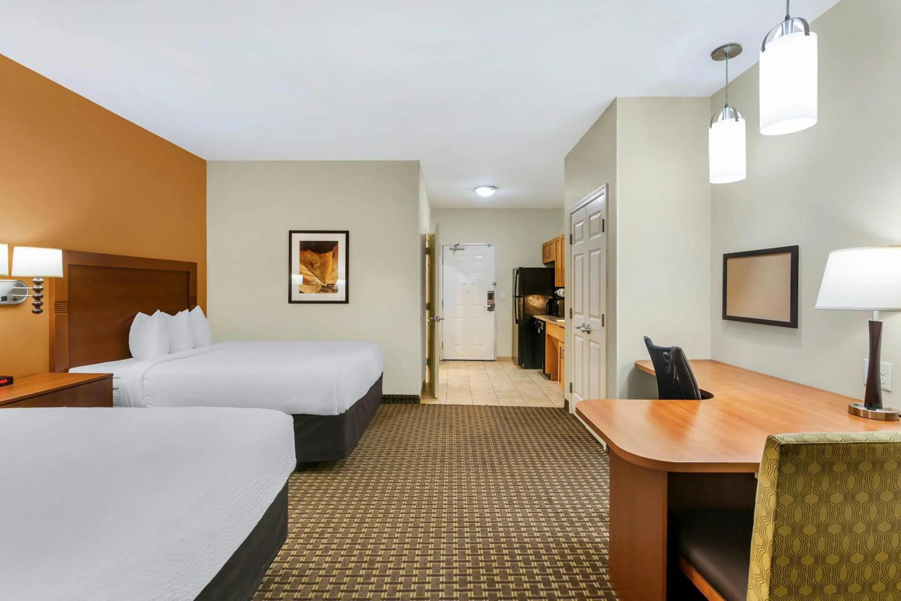 Bedroom, Bed in MainStay Suites Stanley