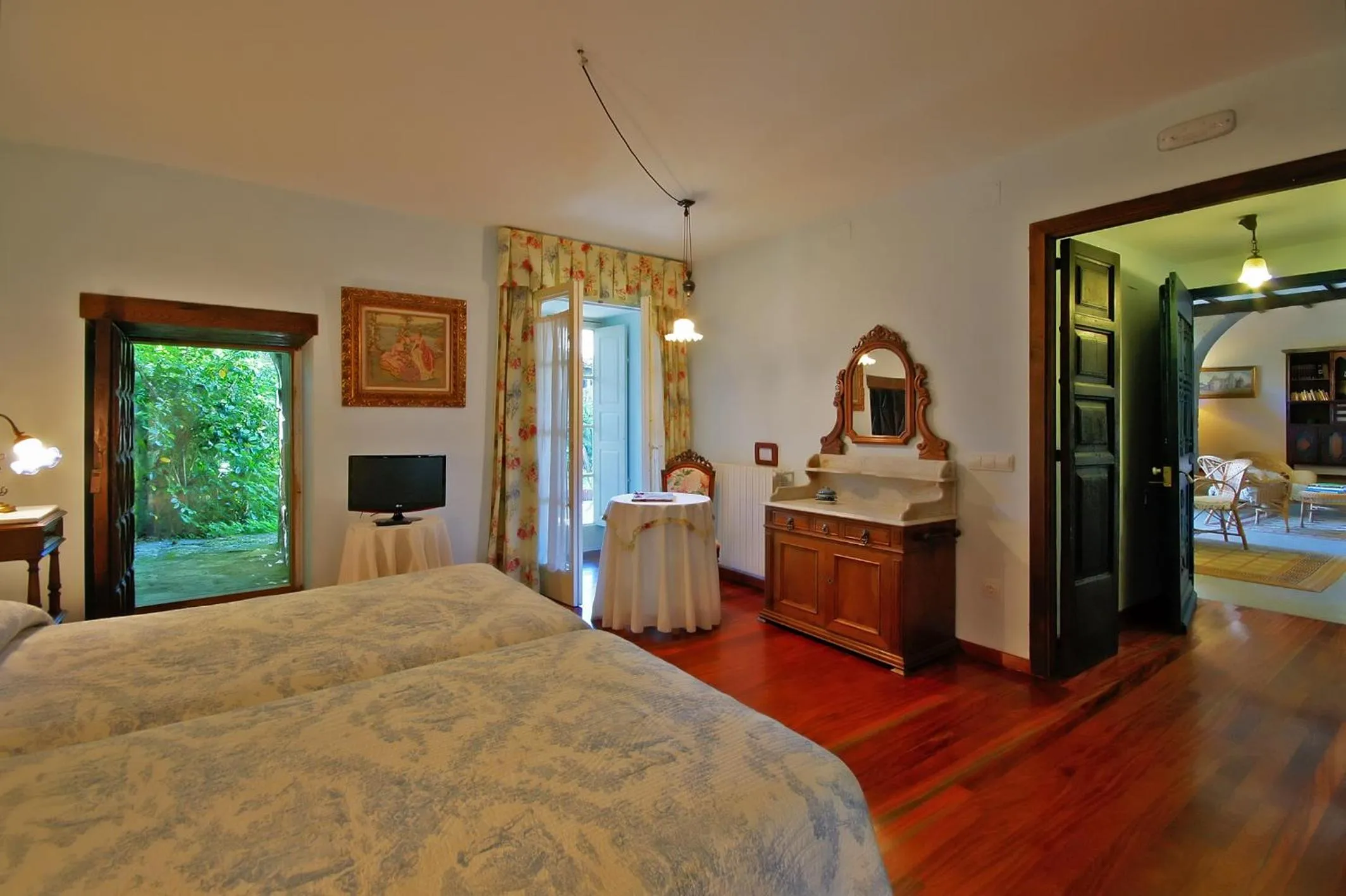 Photo of the whole room, Bed in Casa Grande De Trives