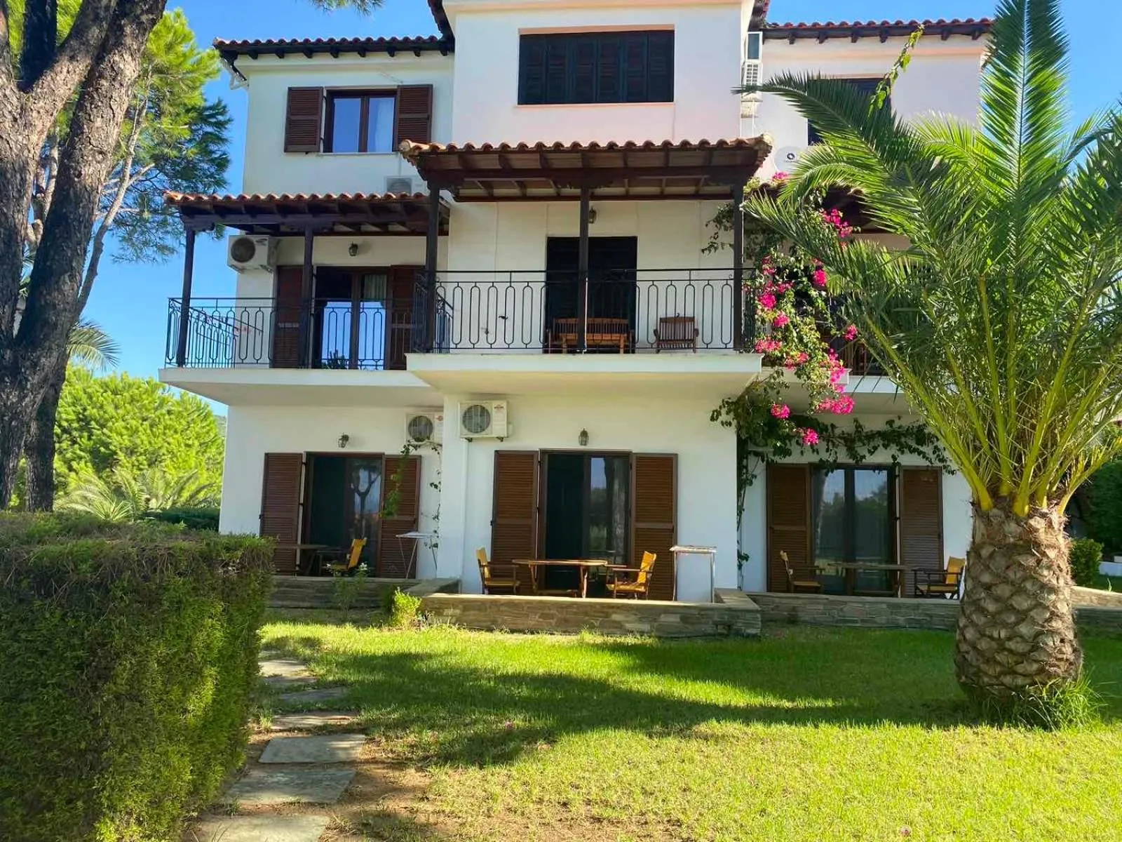 Property building in Villa POLYTIMI
