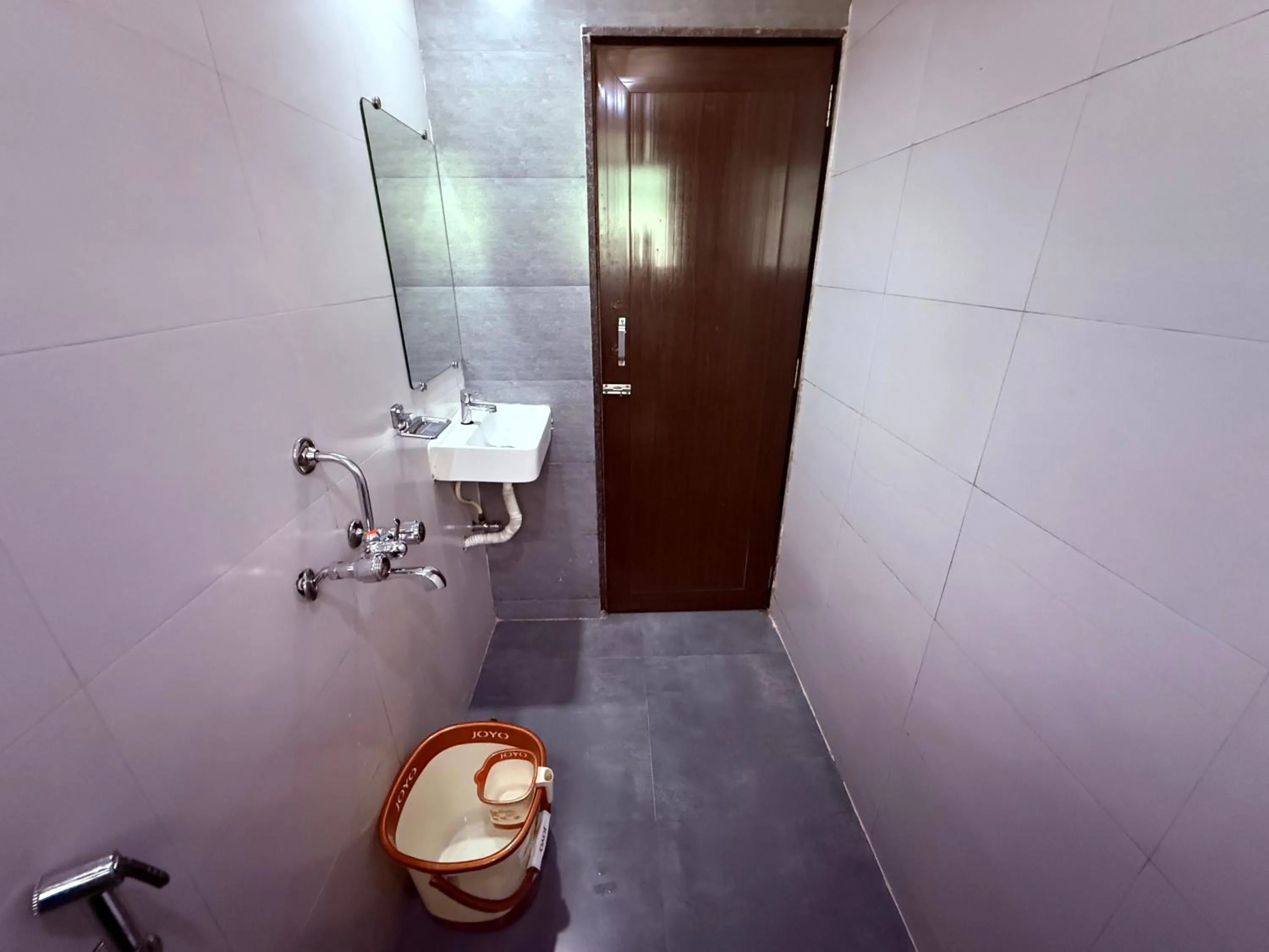 Shower in Hotel Arya Residency Rabale
