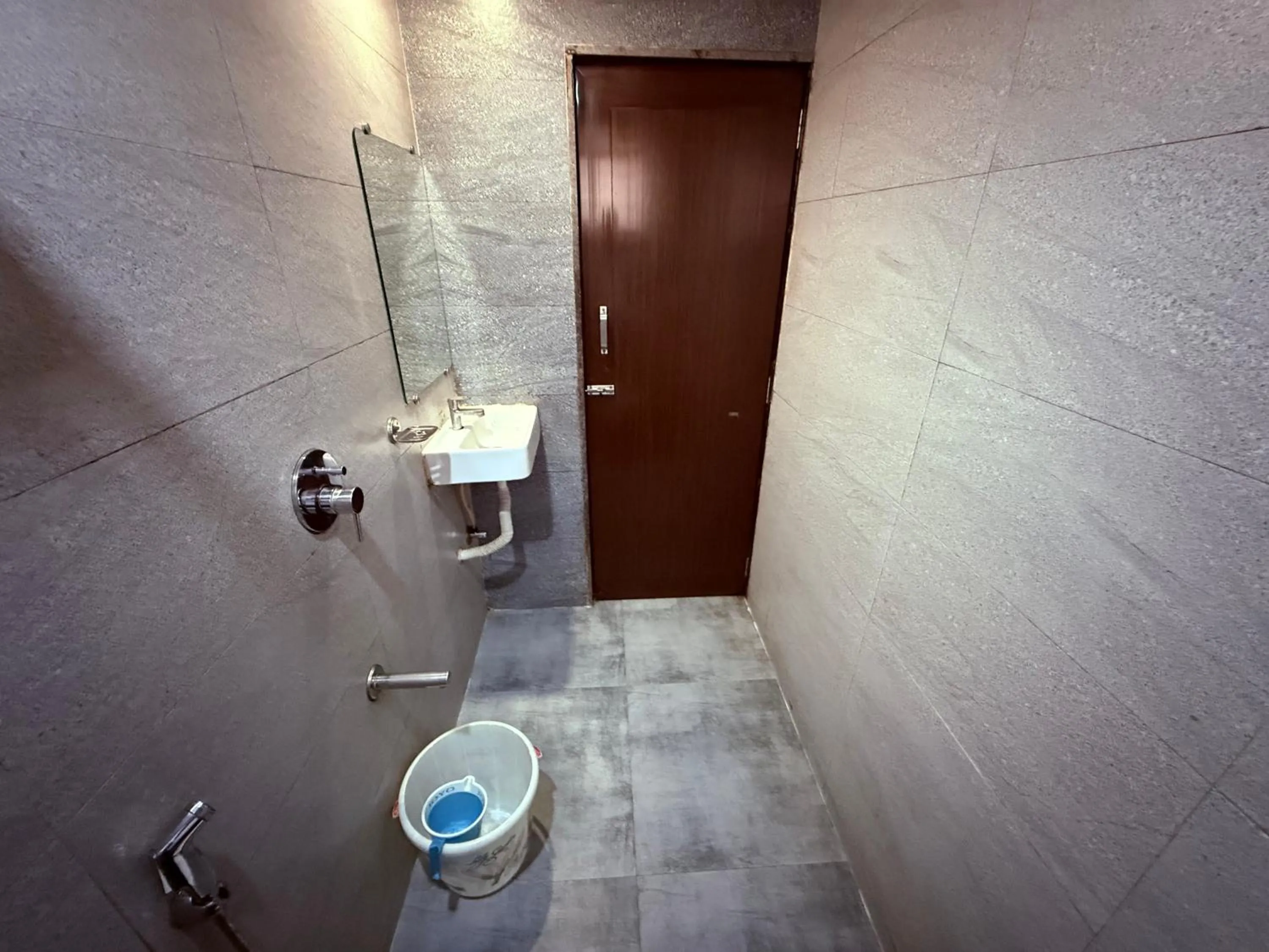 Shower in Hotel Arya Residency Rabale