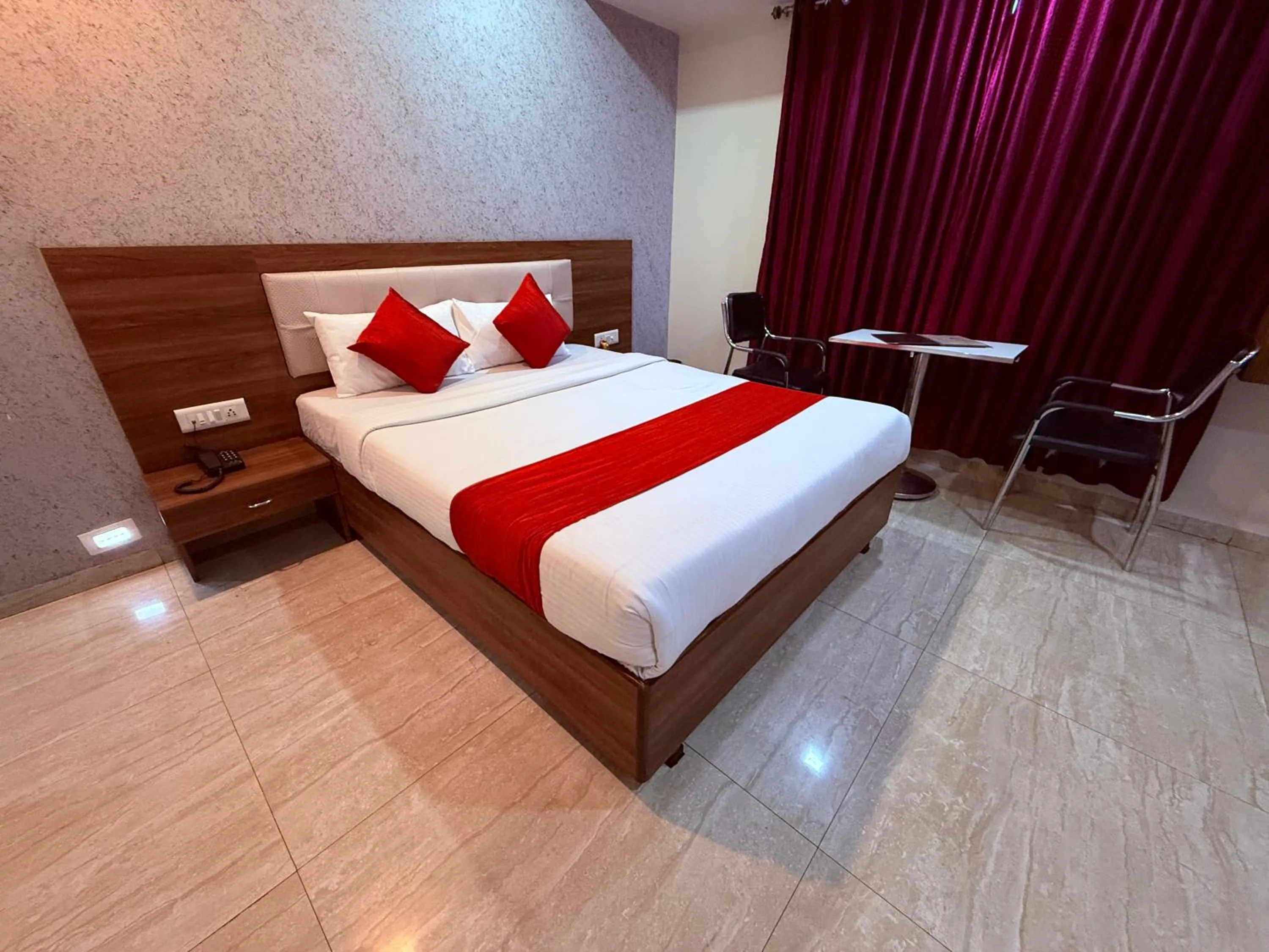 Bed in Hotel Arya Residency Rabale