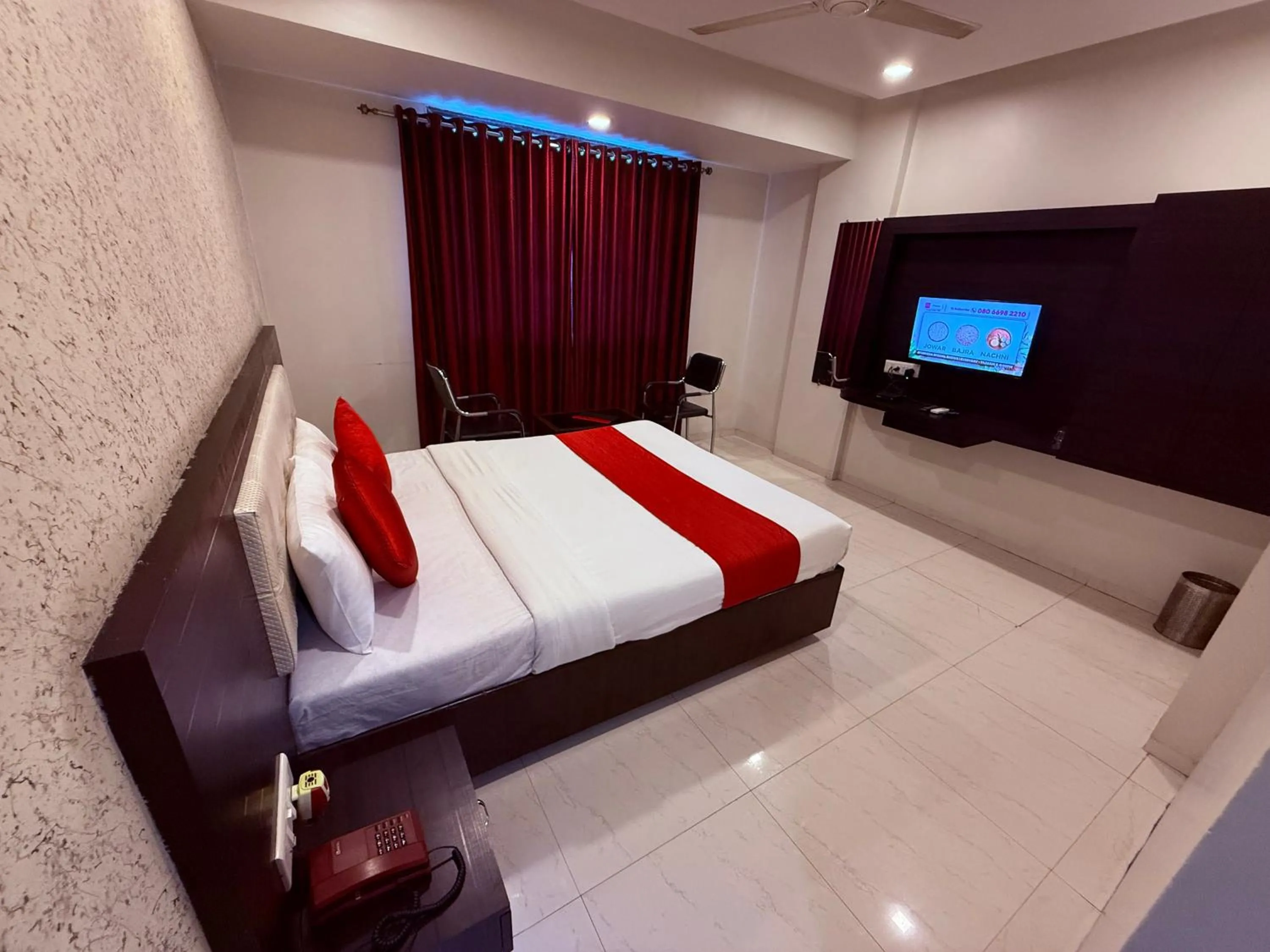 Bed in Hotel Arya Residency Rabale