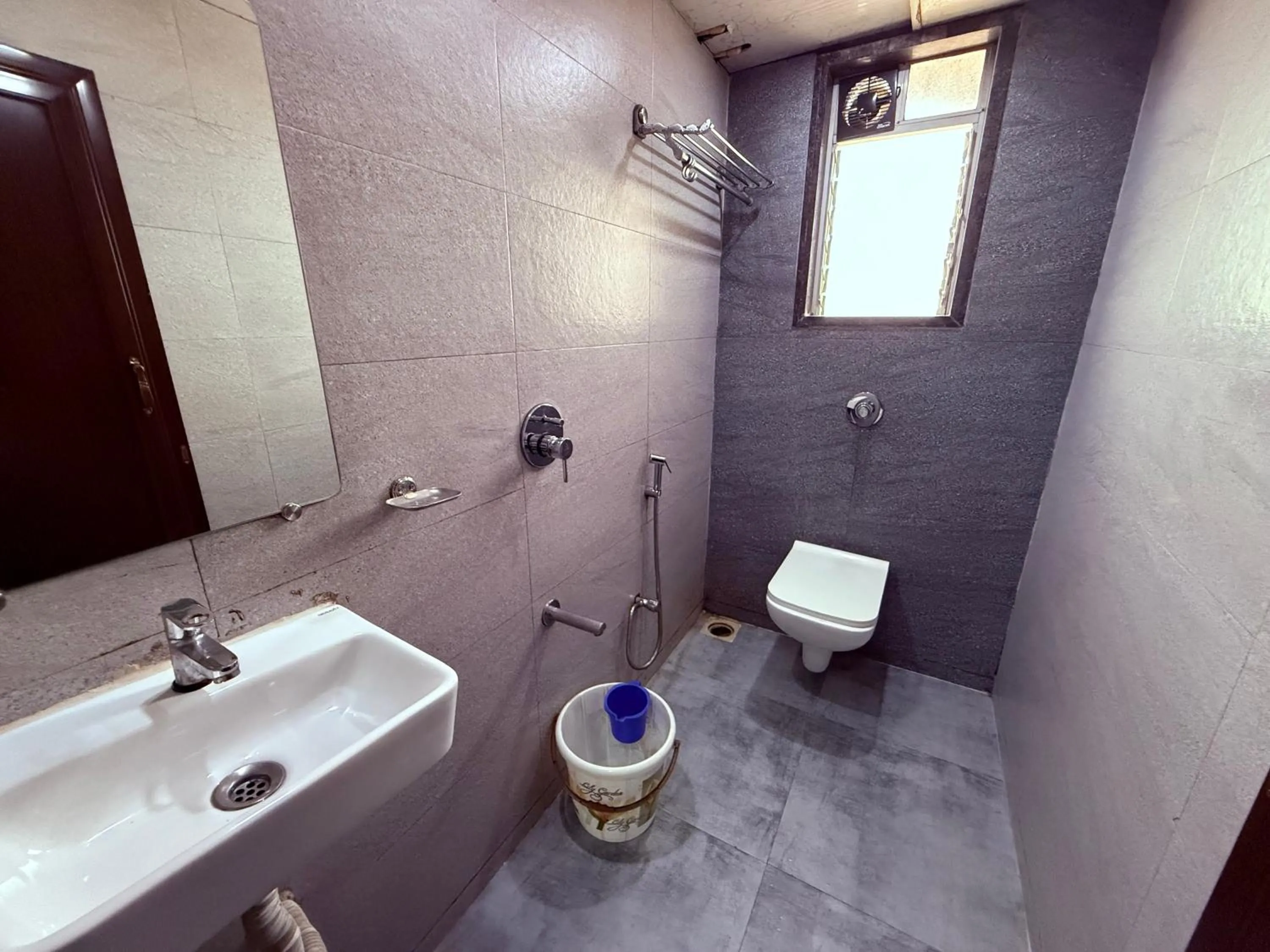 Shower in Hotel Arya Residency Rabale