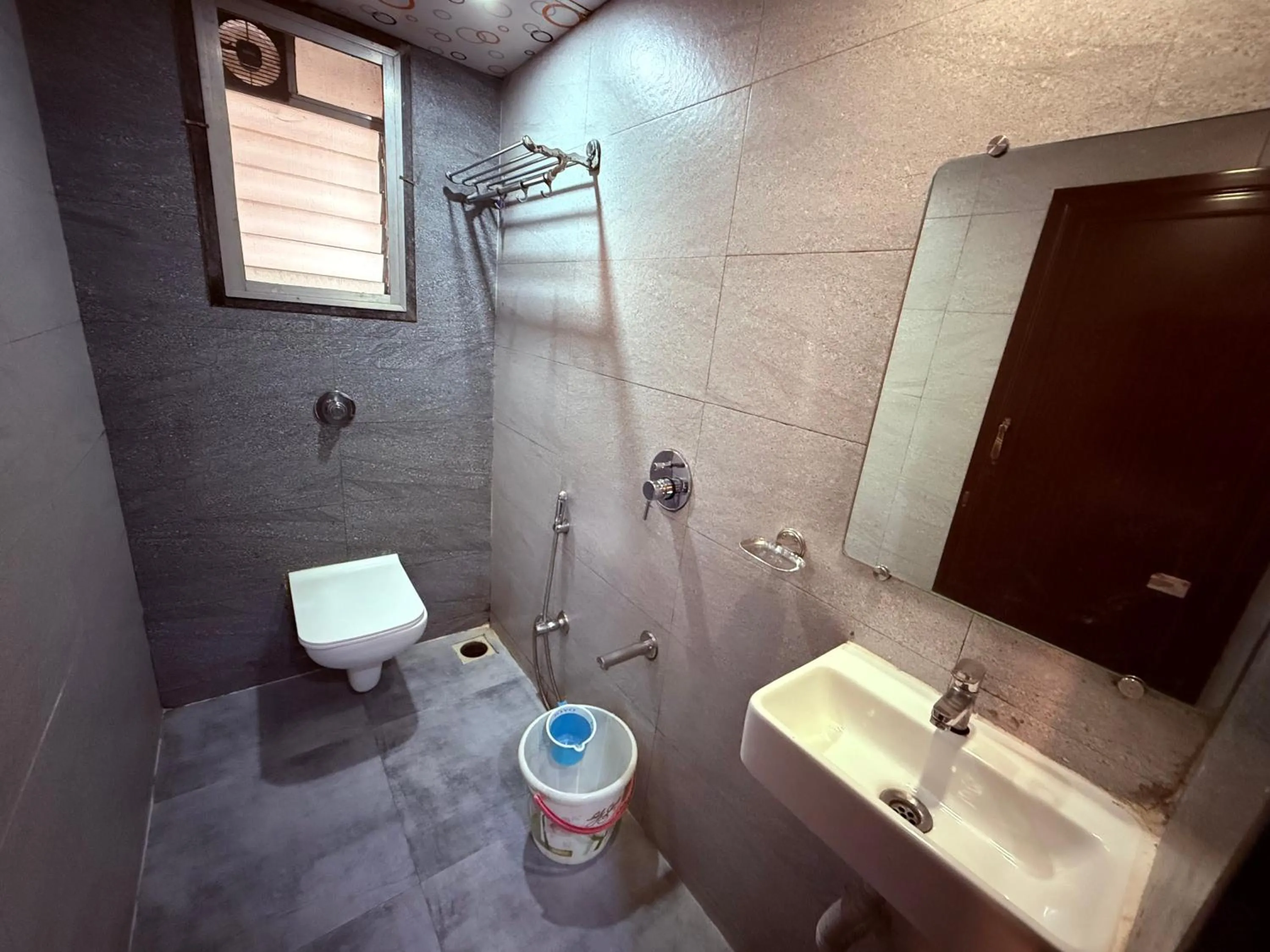 Shower in Hotel Arya Residency Rabale