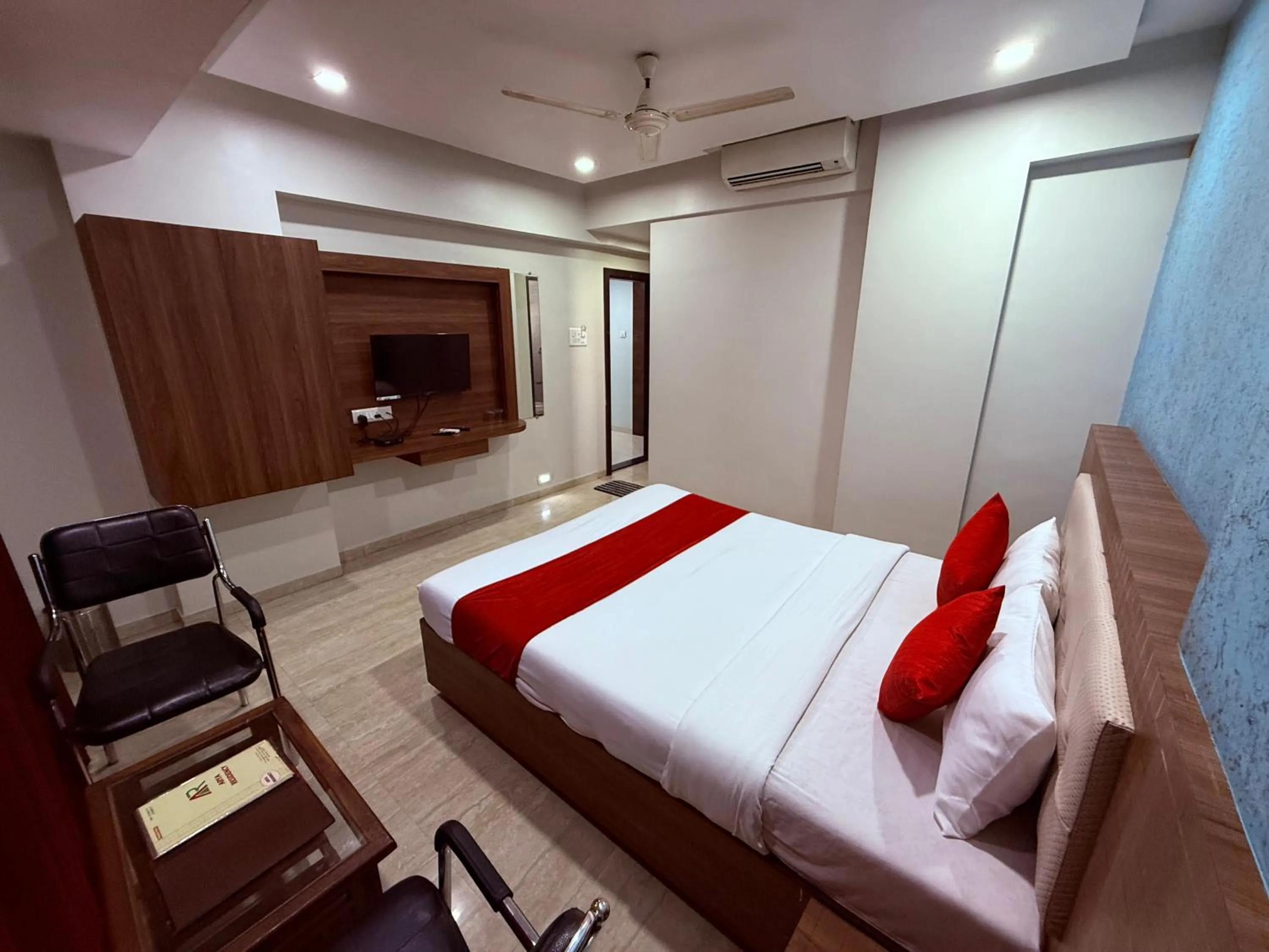 Bed in Hotel Arya Residency Rabale