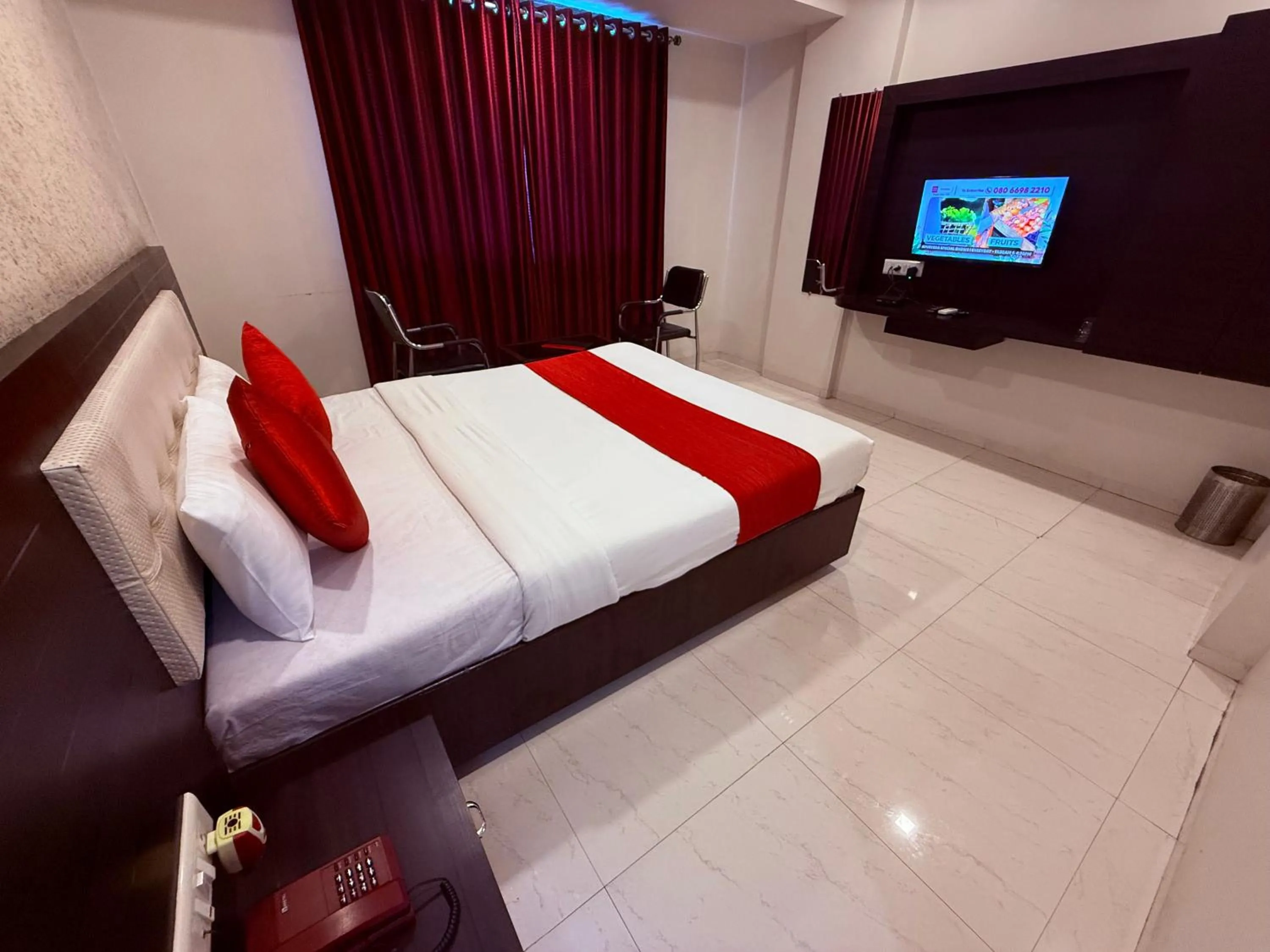 Bed in Hotel Arya Residency Rabale