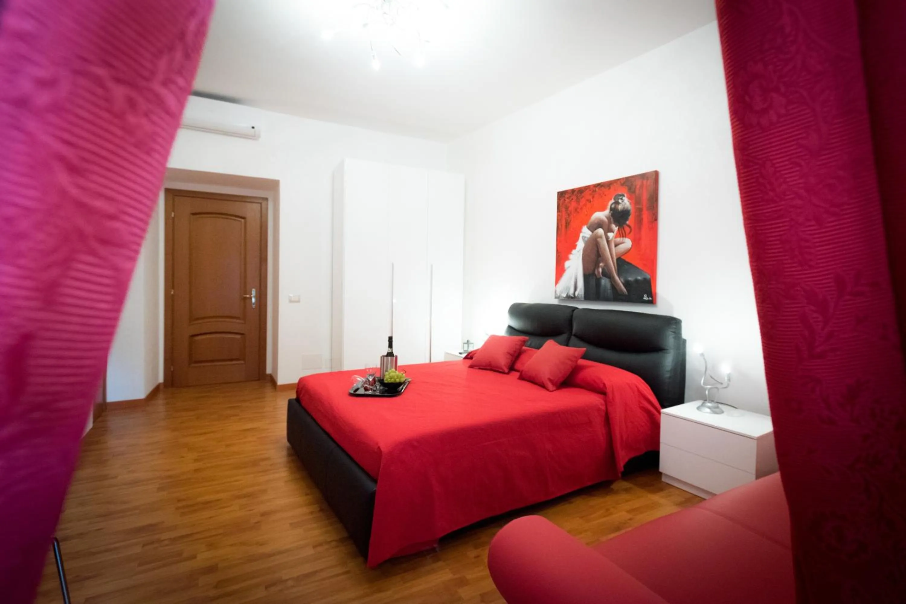 Photo of the whole room, Bed in Vatican Art Place