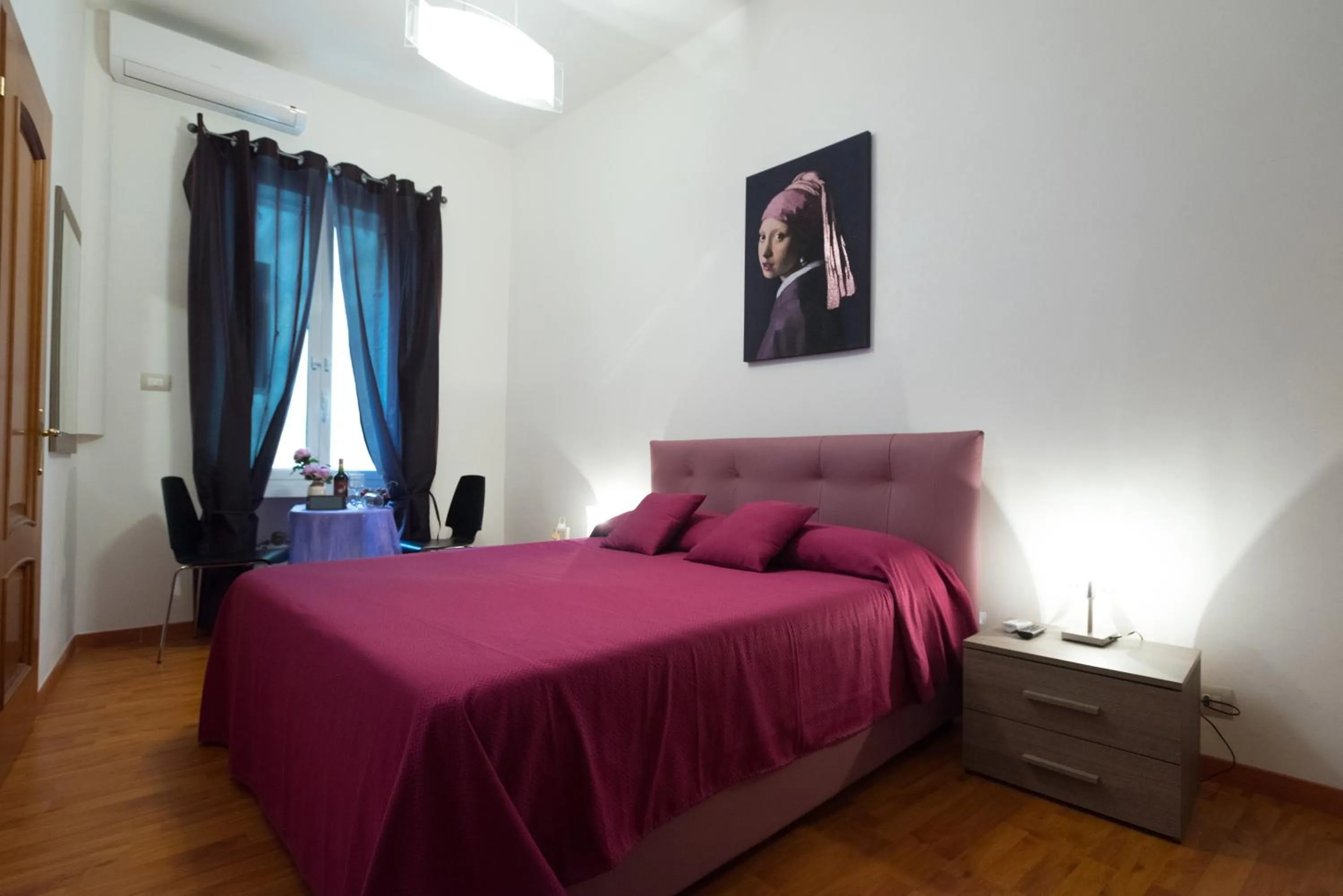 Photo of the whole room, Bed in Vatican Art Place