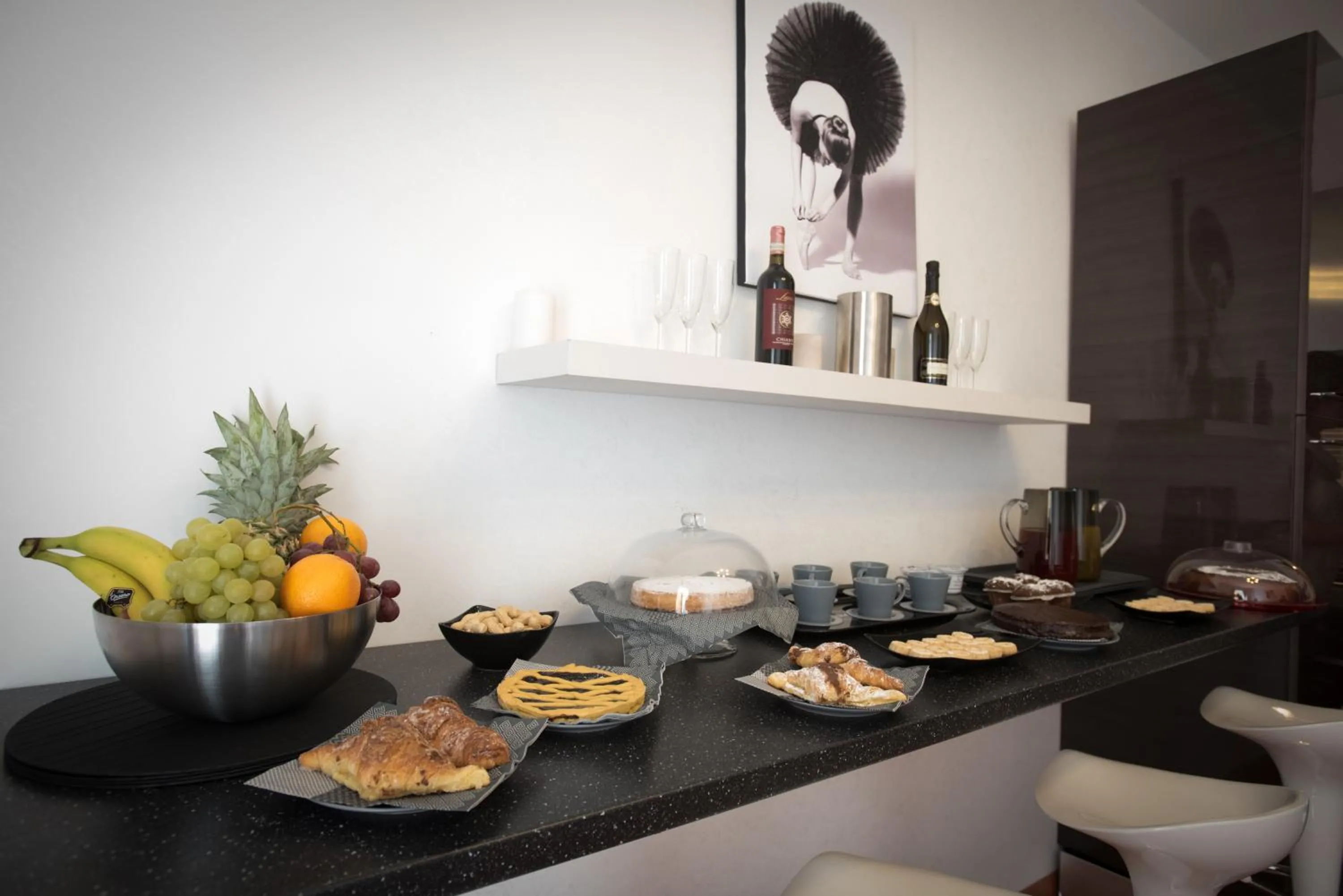 Continental breakfast in Vatican Art Place