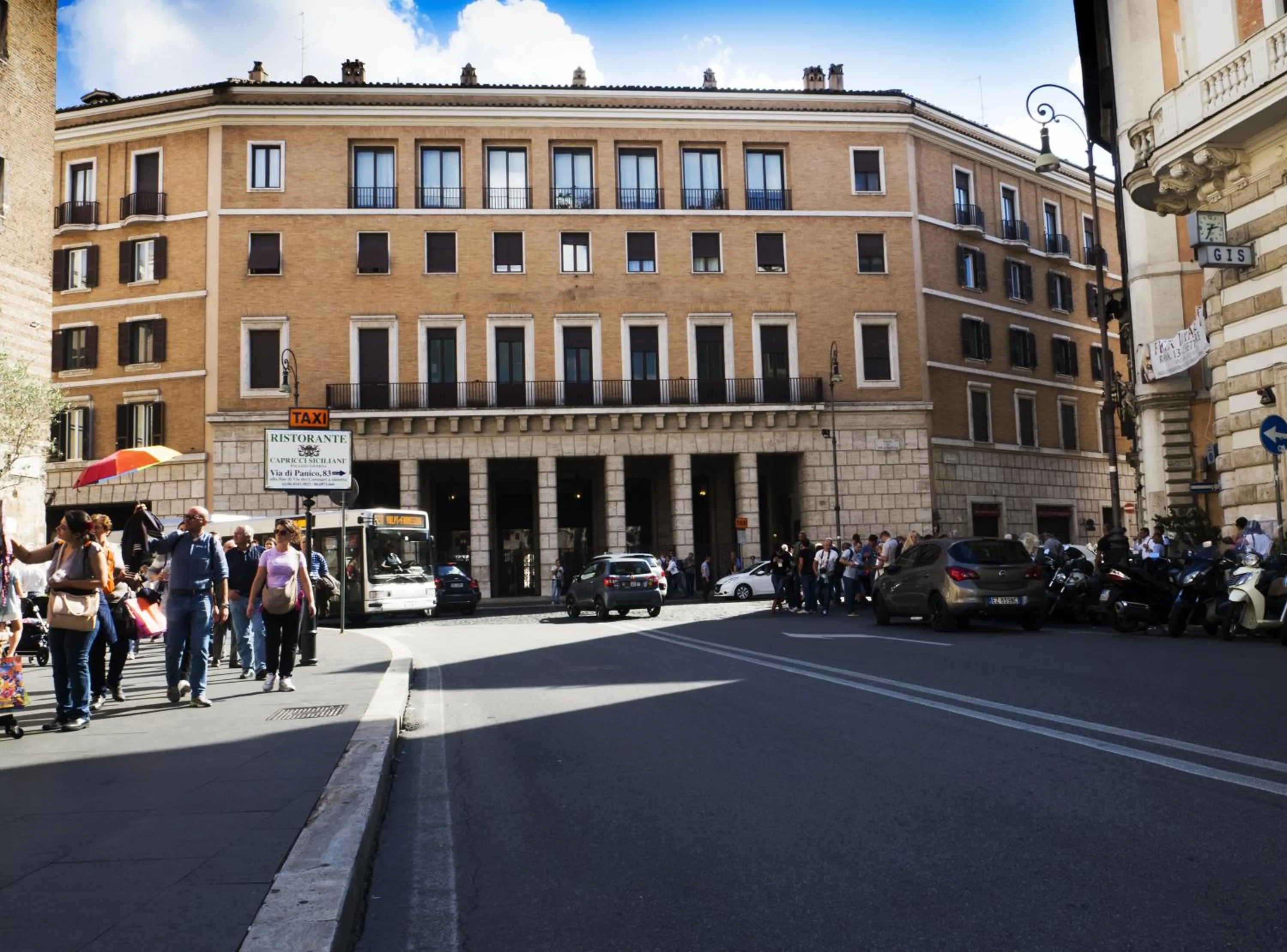 Facade/entrance in Navona Living Rome