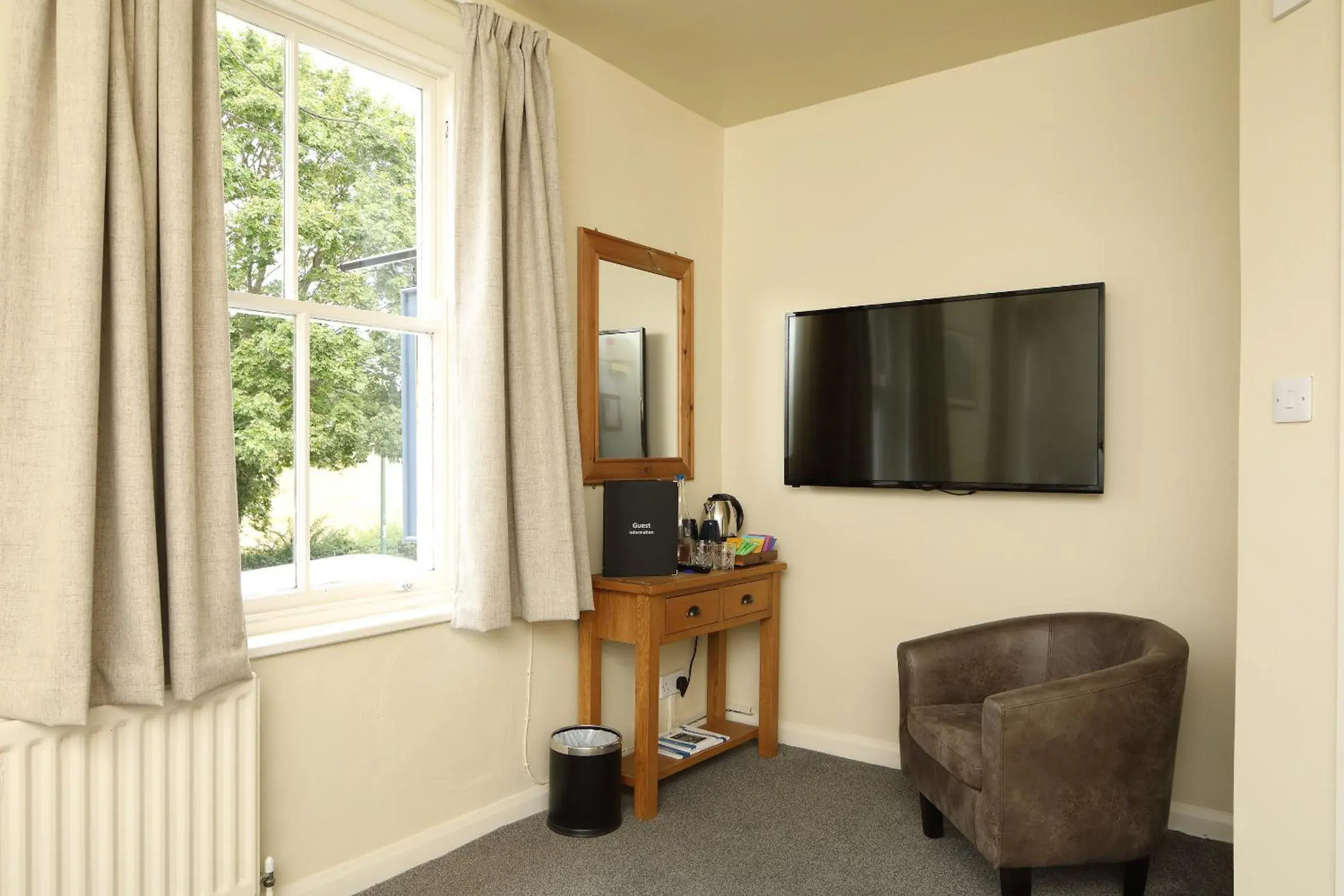 Double Room with Private Bathroom in The Avenue Double Room with Private Bathroom in The Avenue
