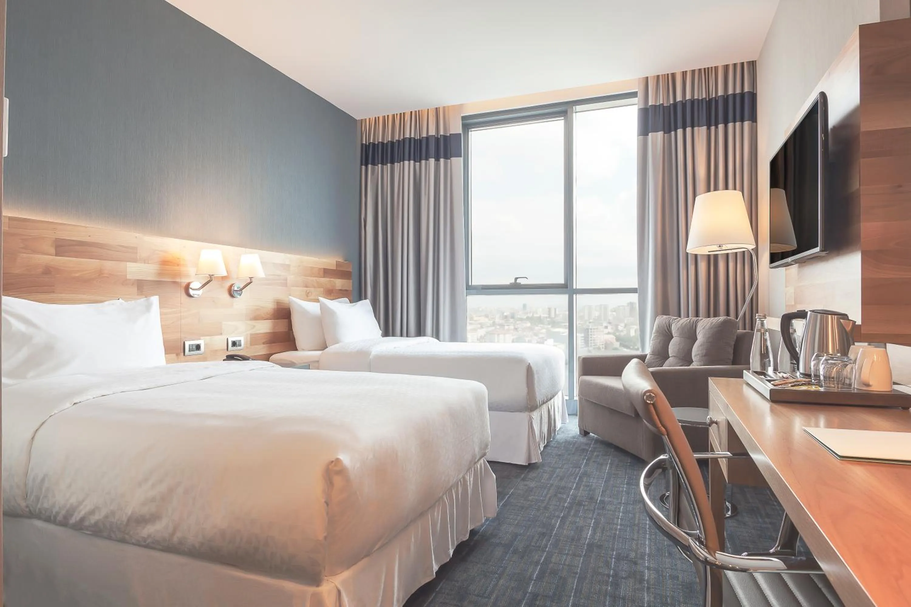 Photo of the whole room, Bed in Four Points by Sheraton Istanbul Batisehir