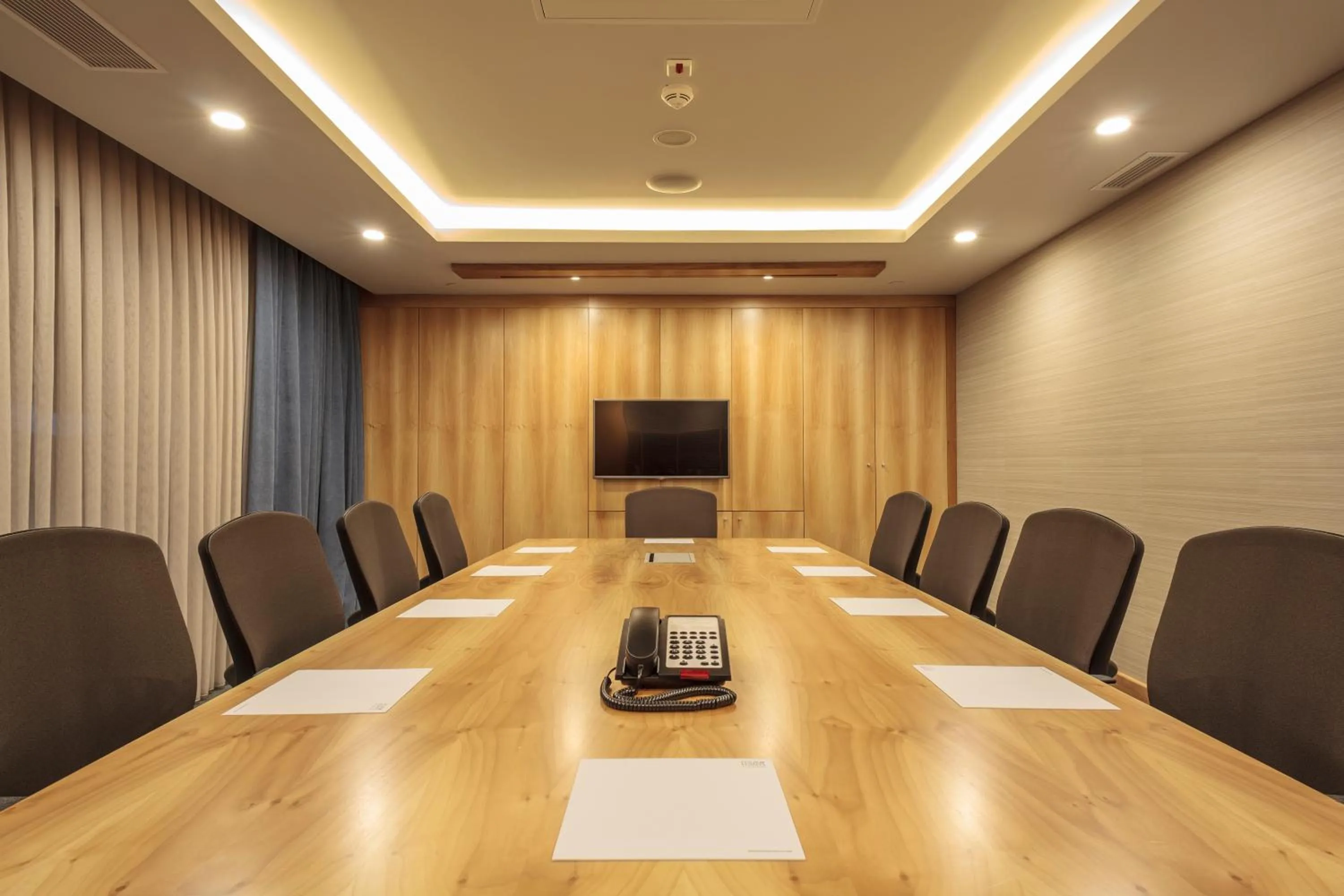 Meeting/conference room in Four Points by Sheraton Istanbul Batisehir