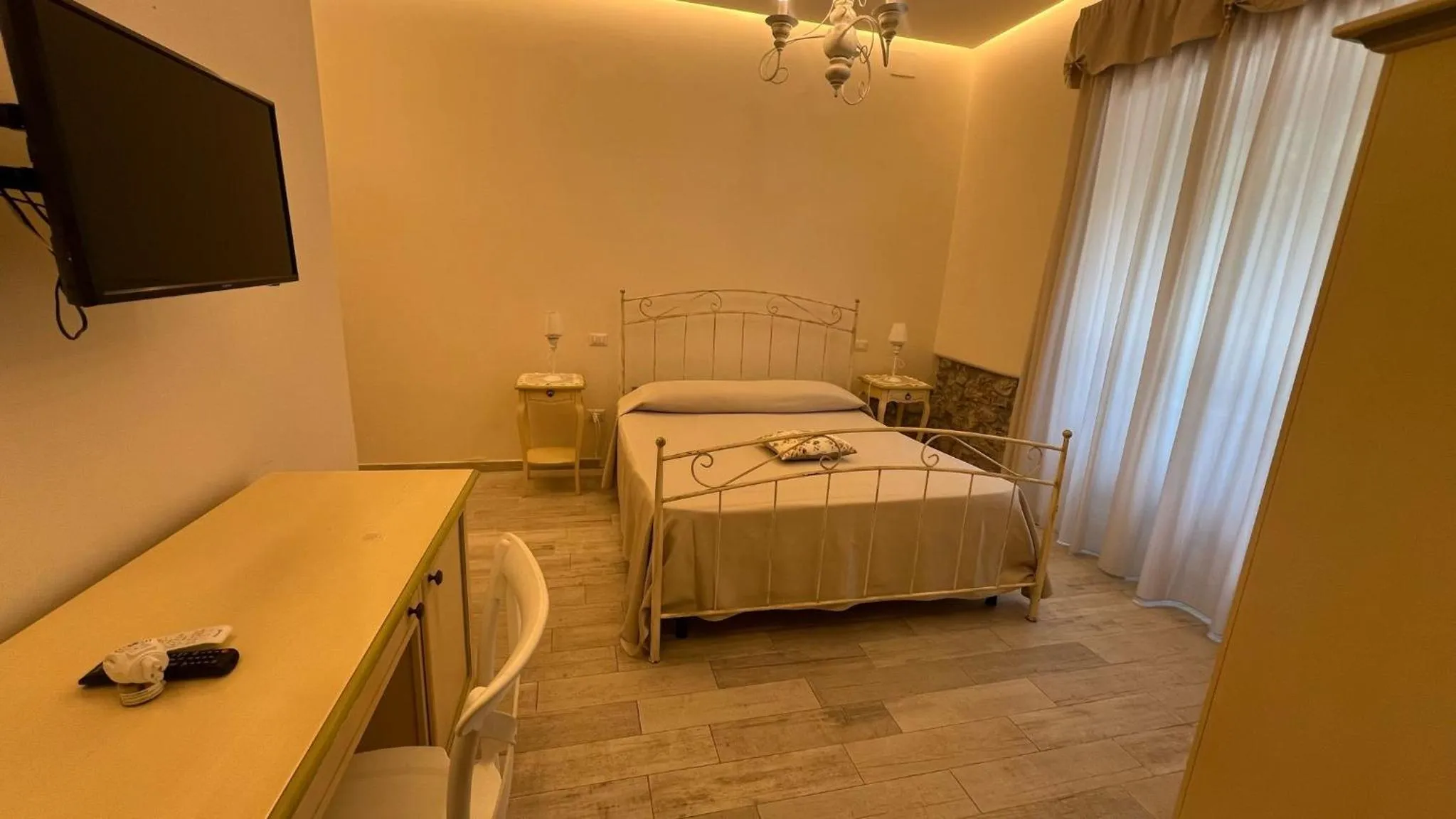 Bedroom, Bed in Caputaquis