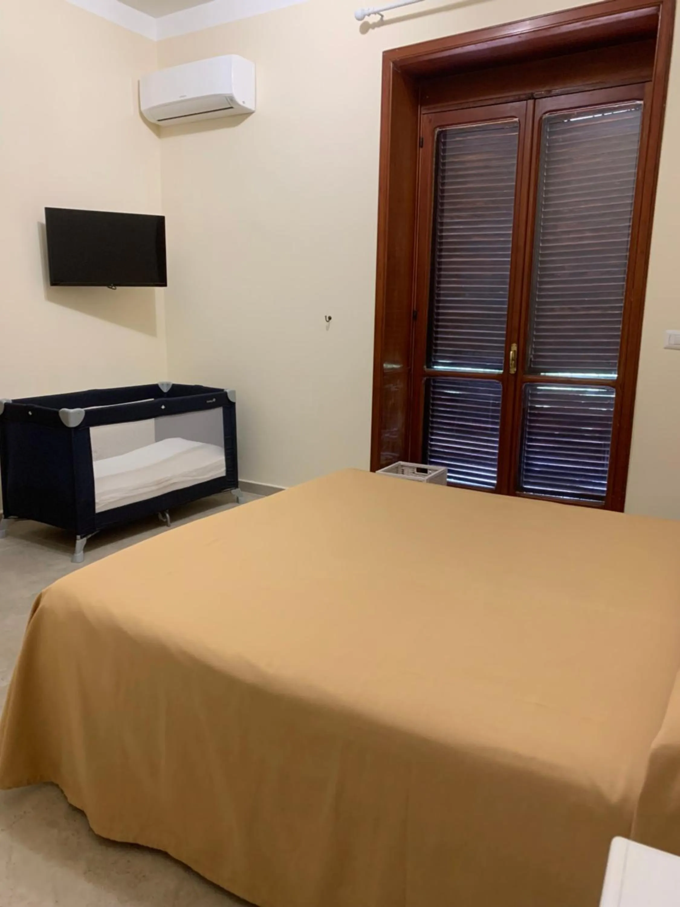 Photo of the whole room, Bed in Caputaquis