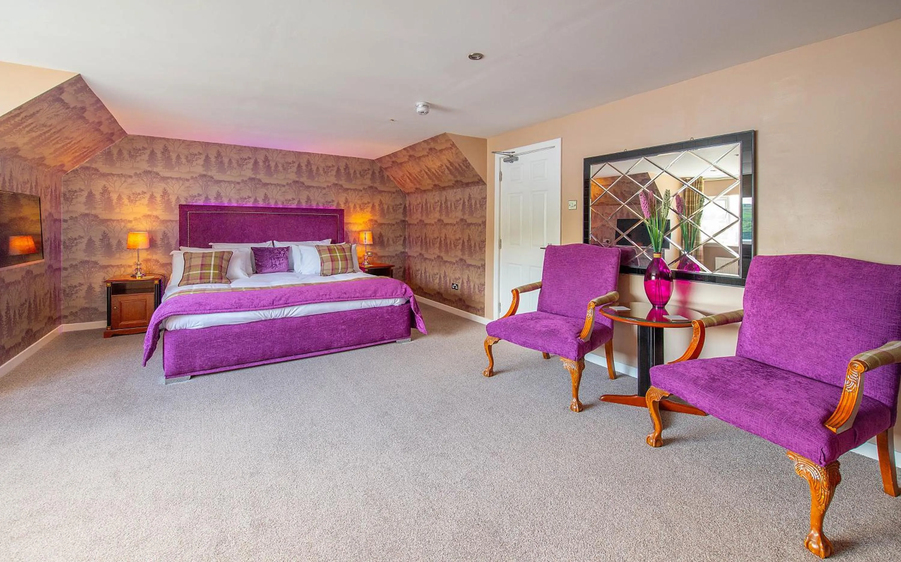 Bed in The Clachan Hotel, Lochearnhead