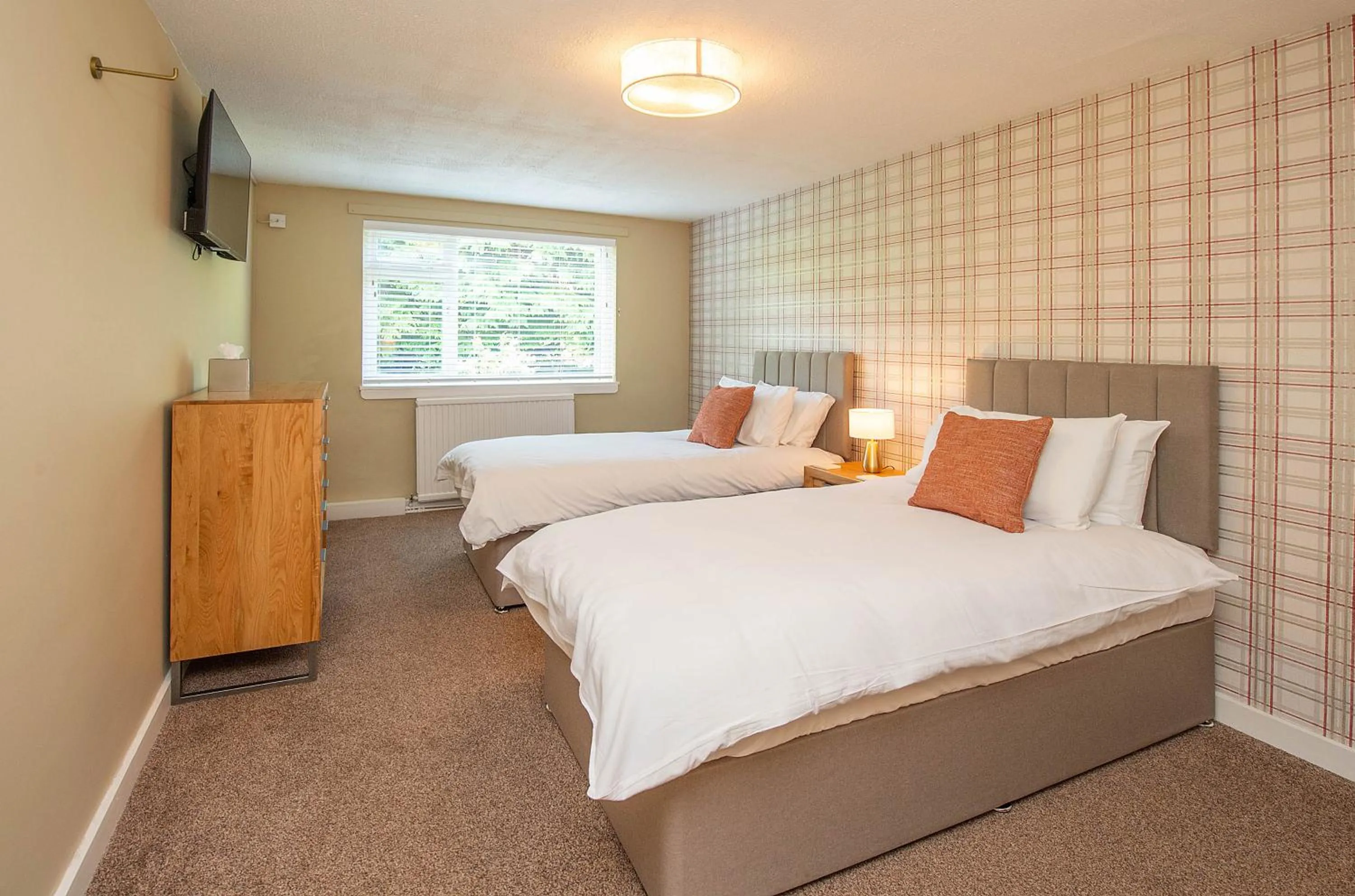 Bed in The Clachan Hotel, Lochearnhead