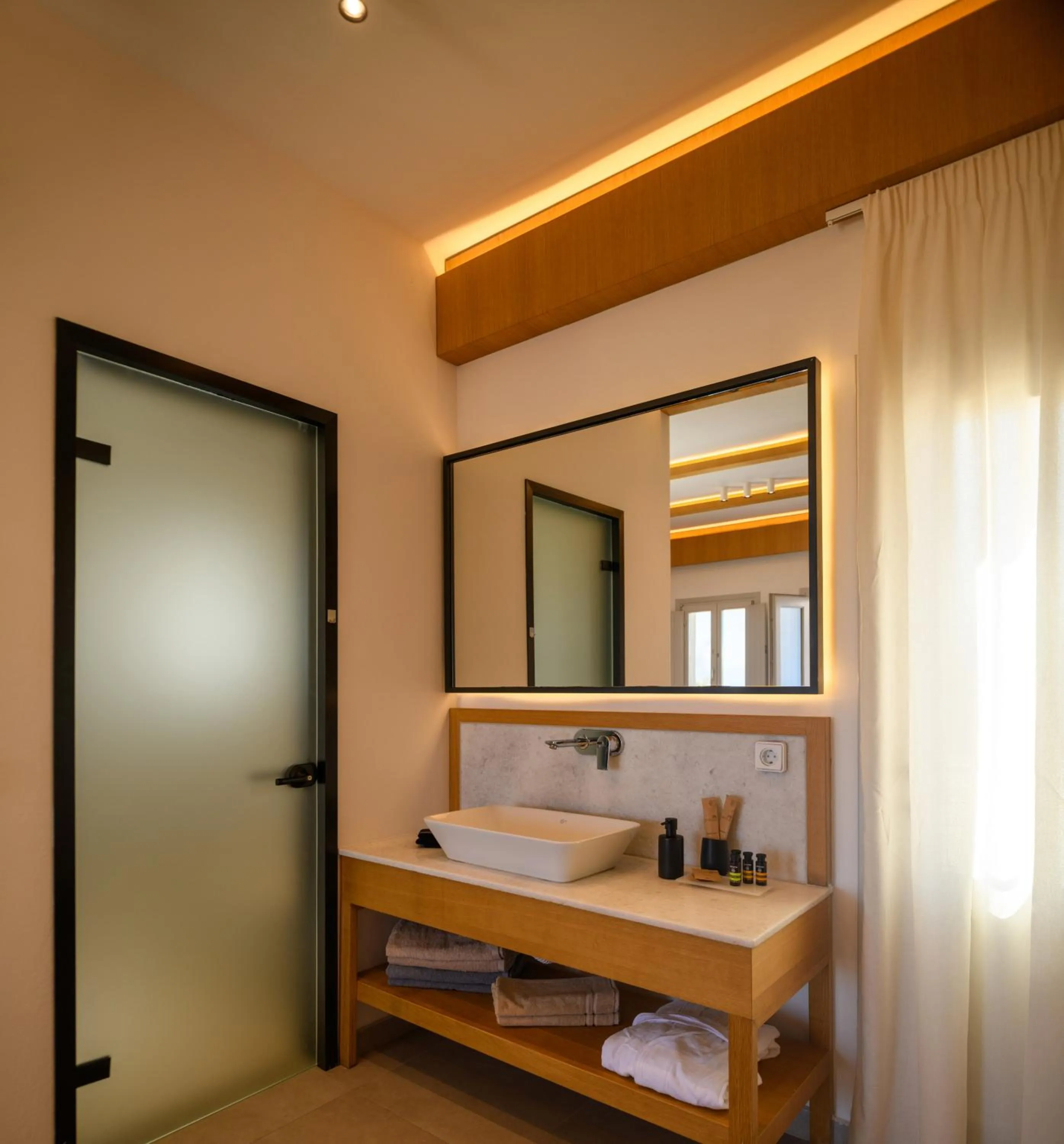 Shower in Safrani Suites