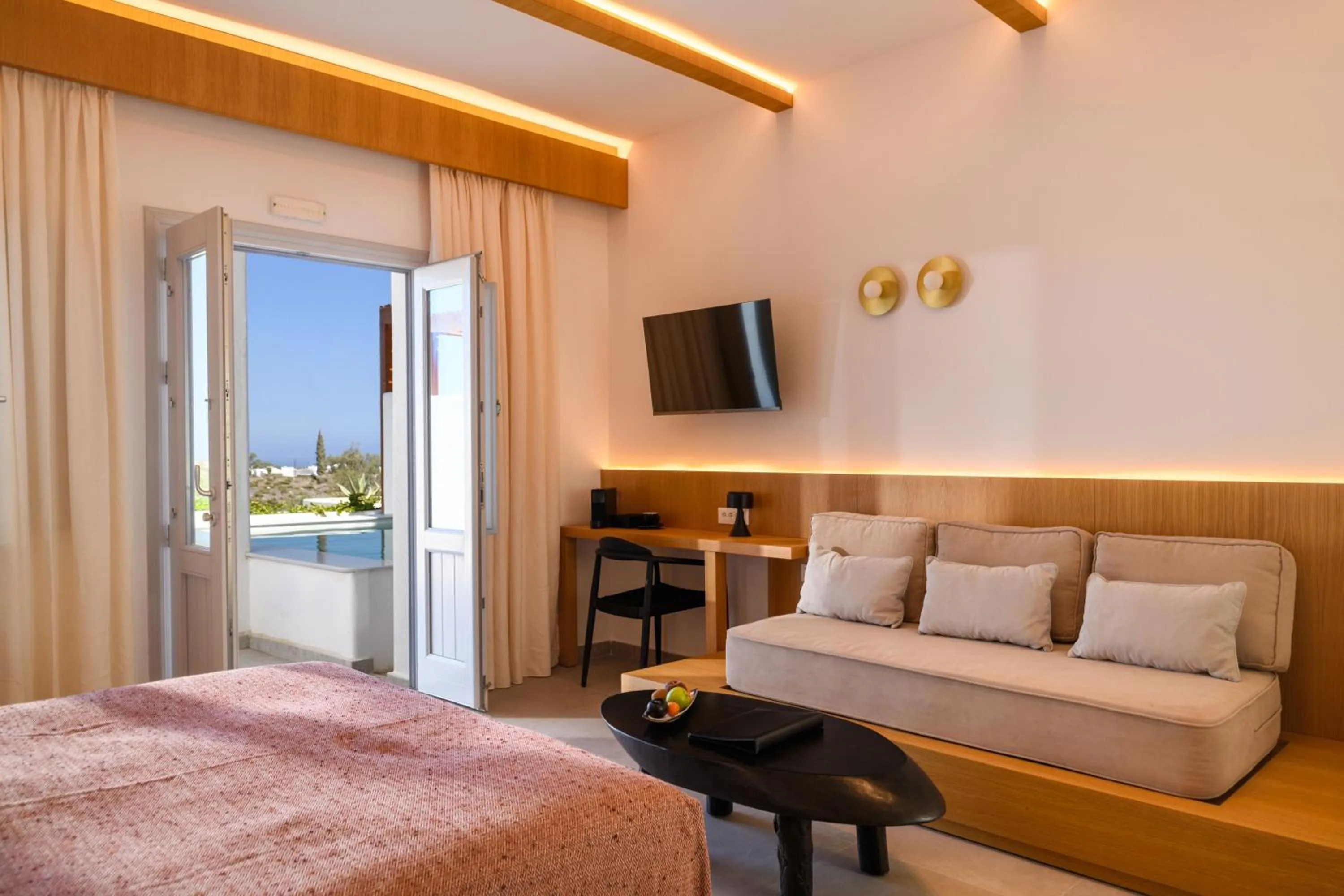 Day, Bed in Safrani Suites