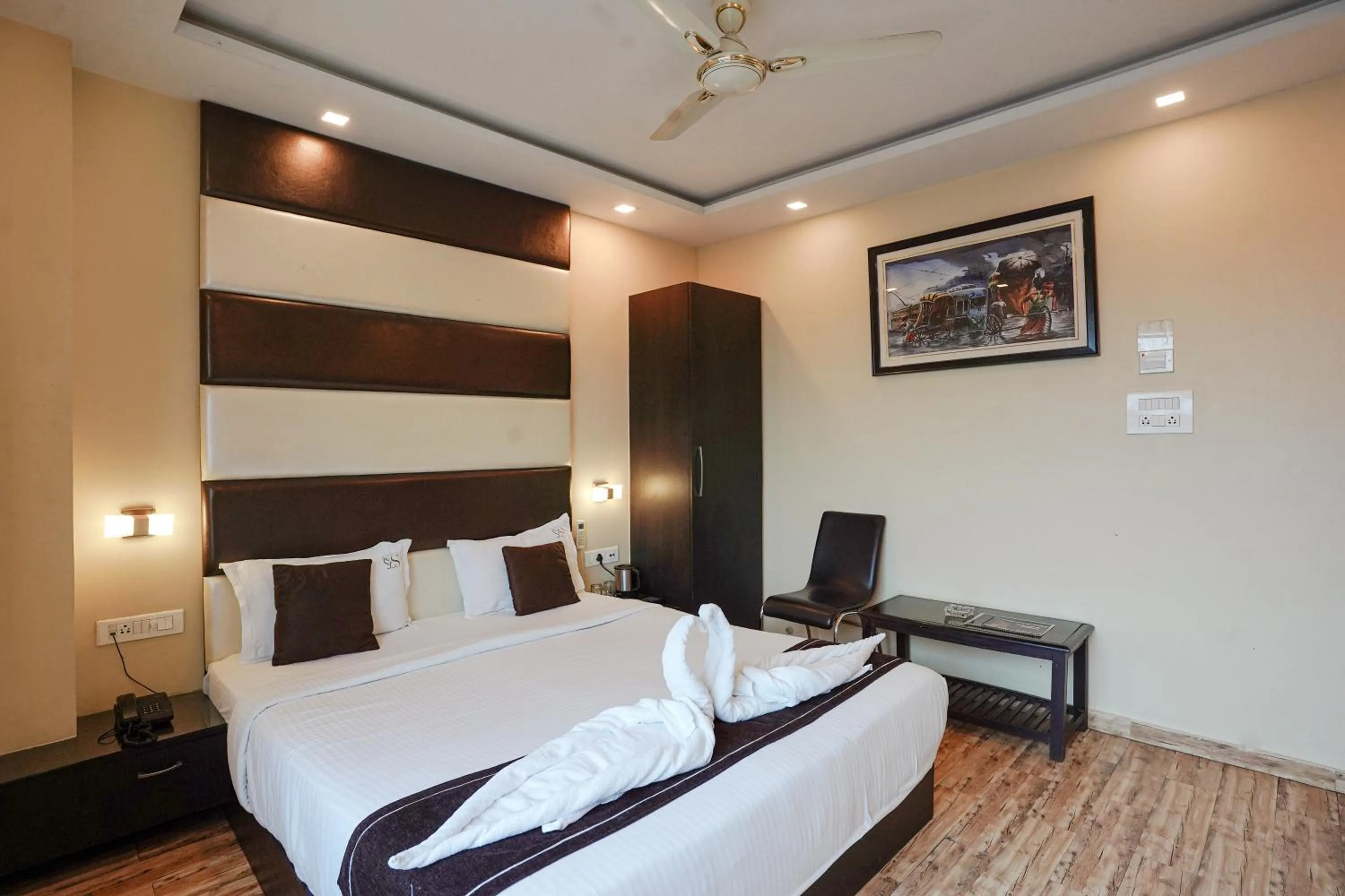 Bed in Hotel Sheldon International Near Science City