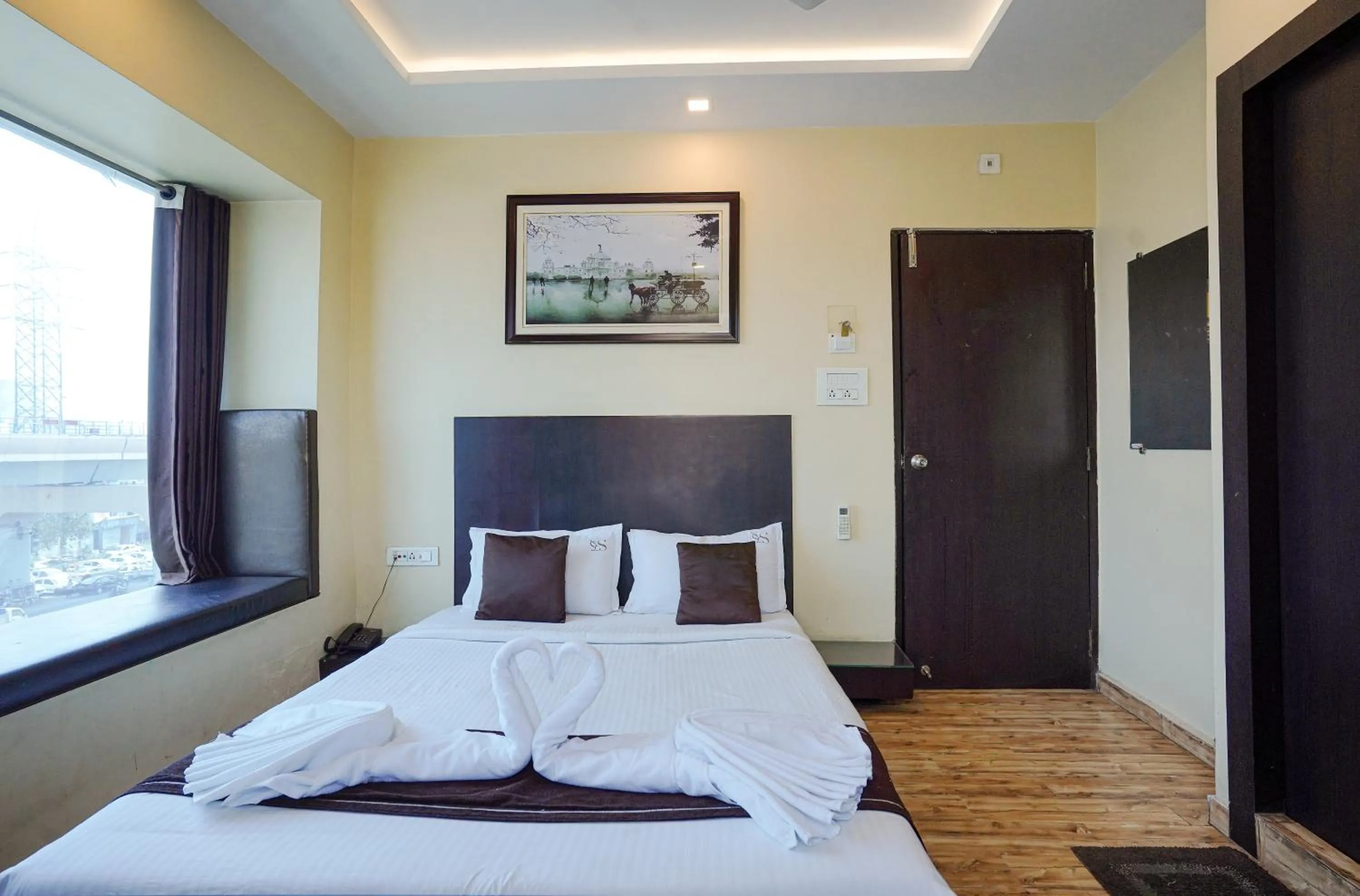 Bed in Hotel Sheldon International Near Science City