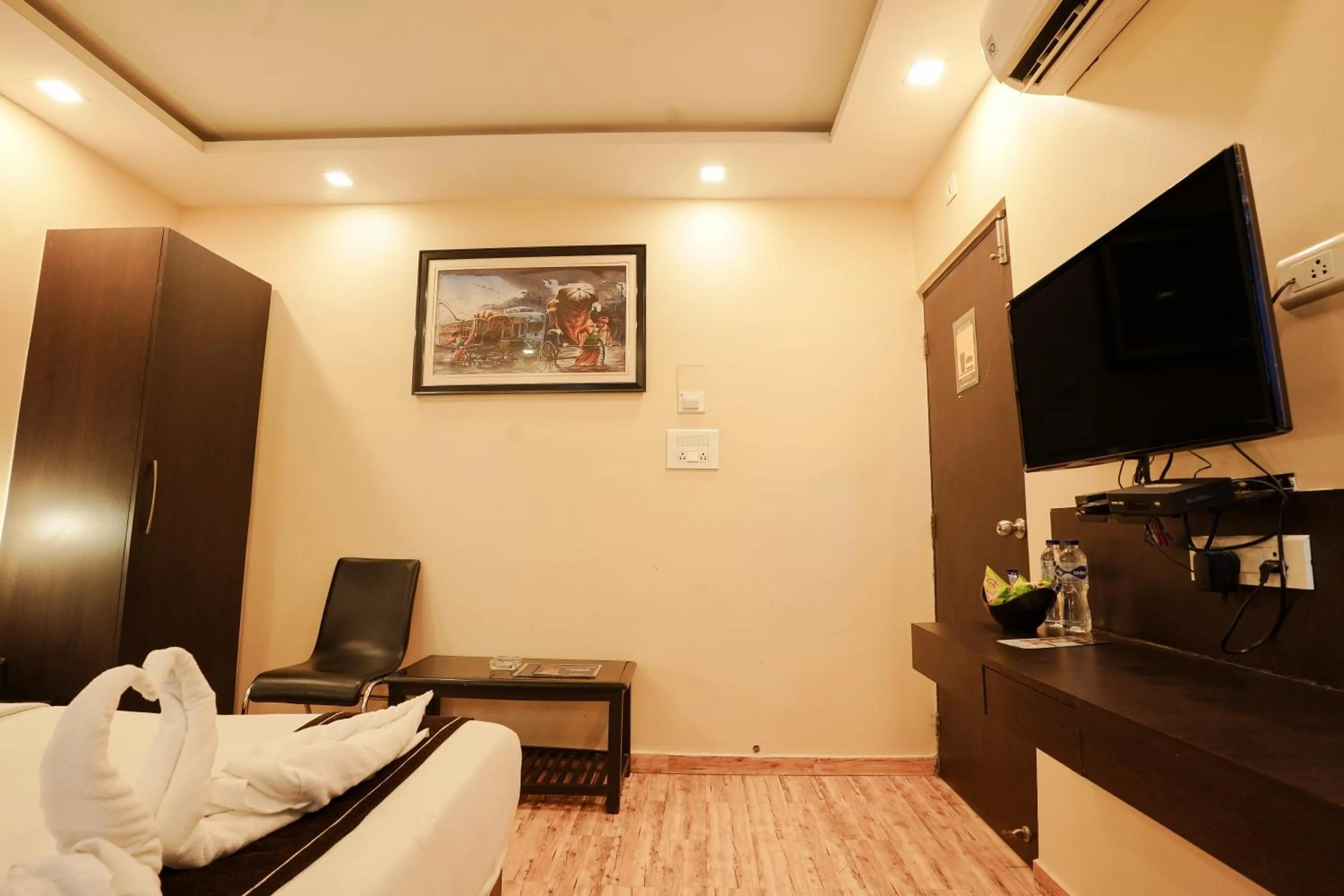 Bed in Hotel Sheldon International Near Science City