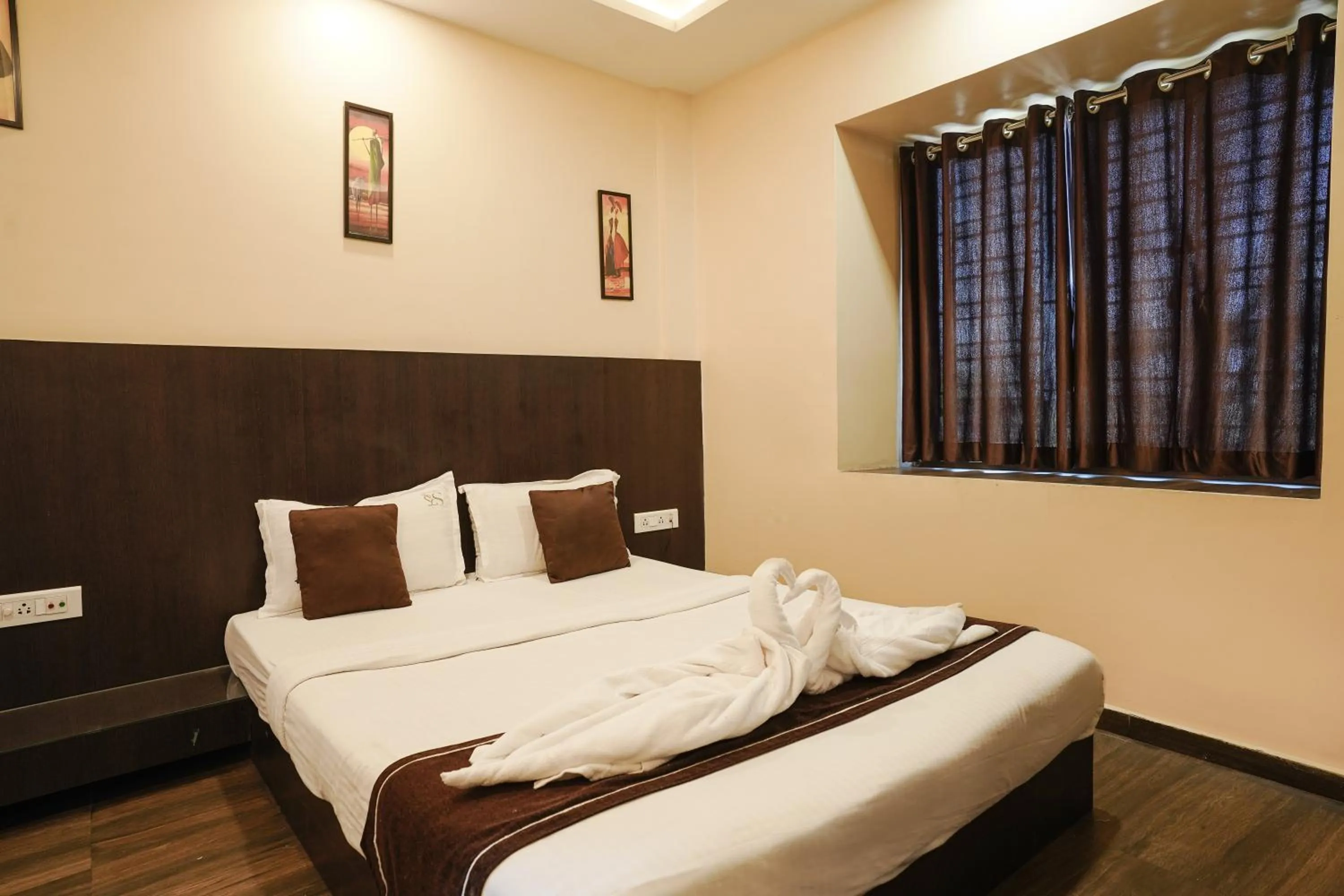 Bed in Hotel Sheldon International Near Science City