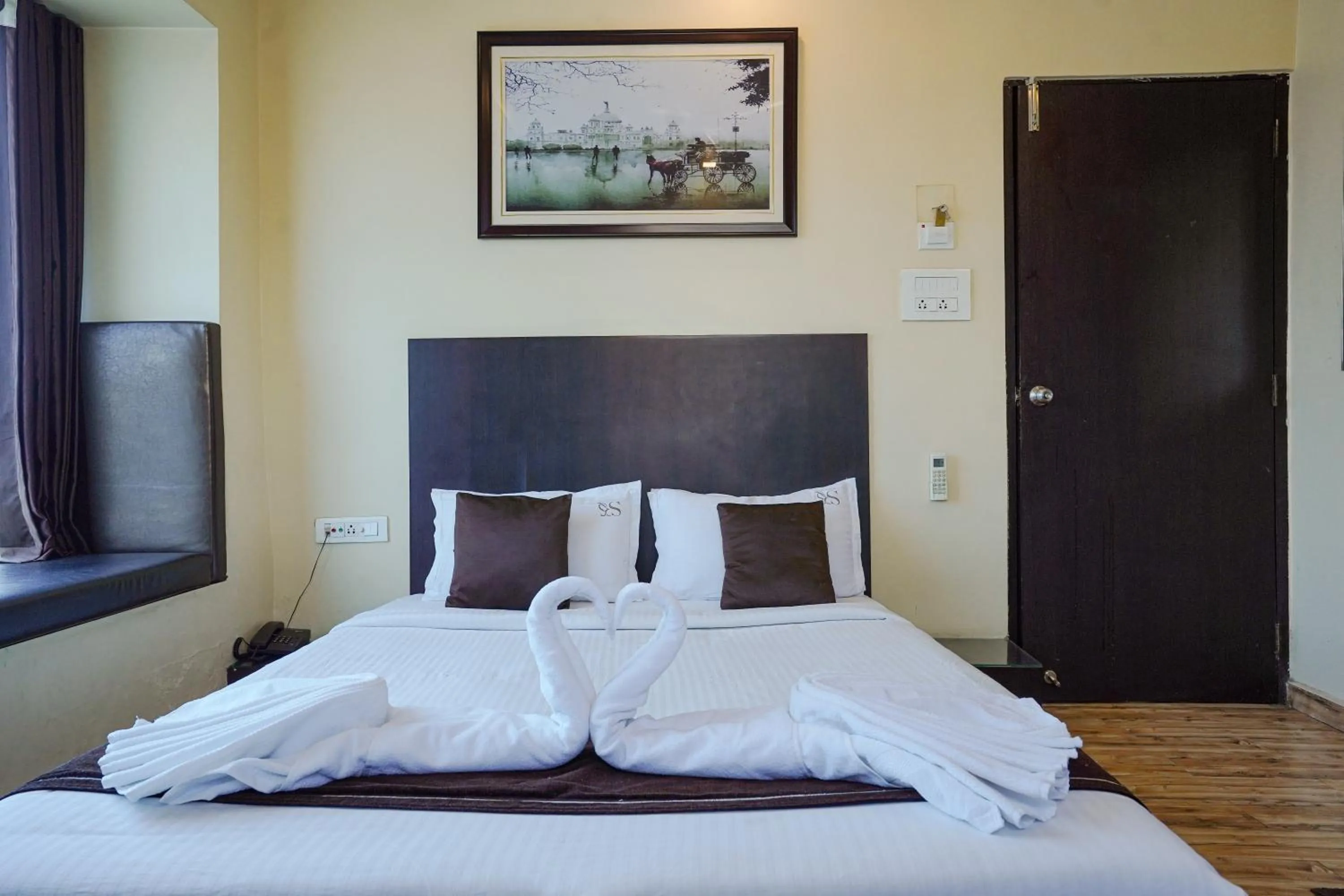 Bed in Hotel Sheldon International Near Science City