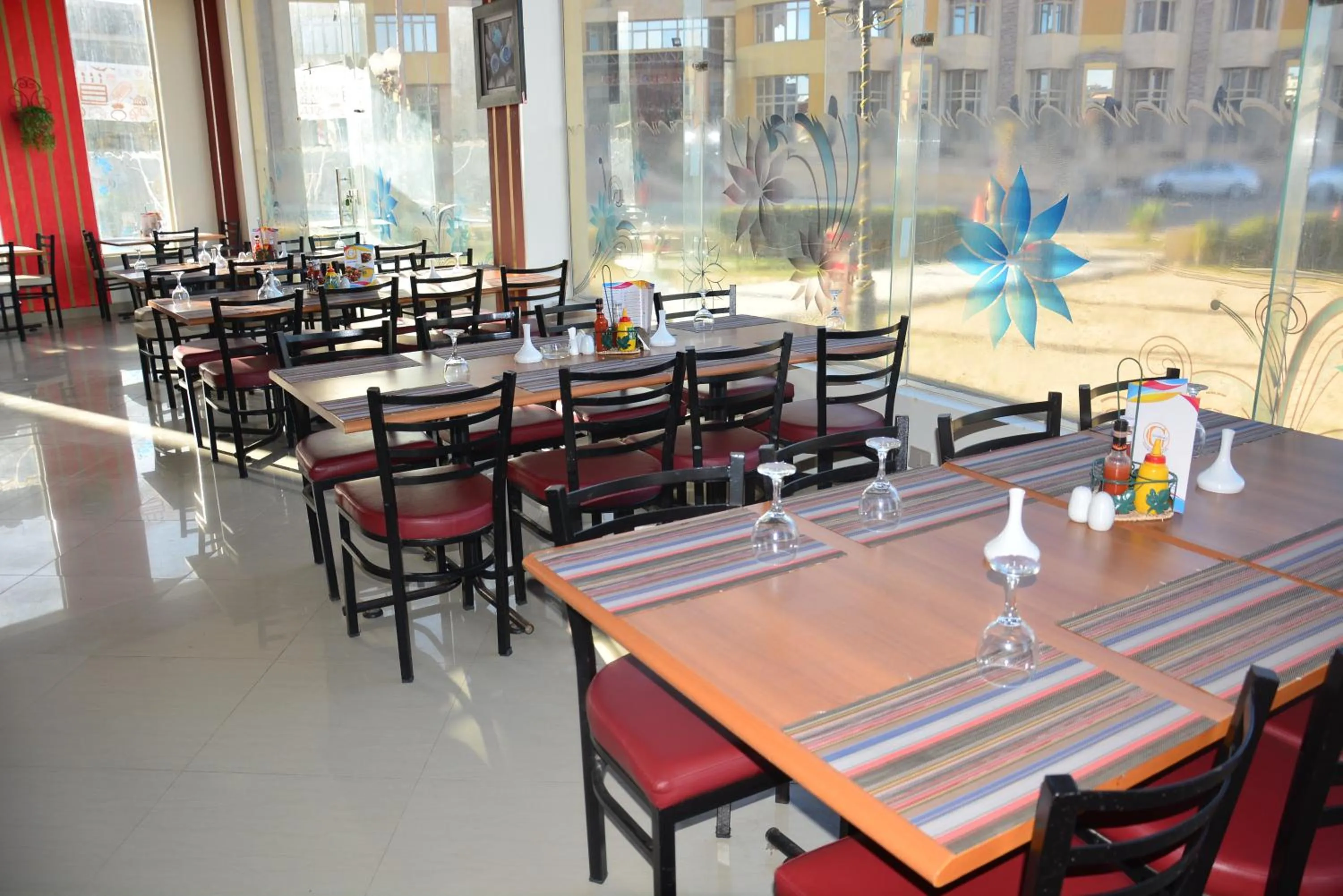 Restaurant/places to eat in Jewel Glorious Hotel