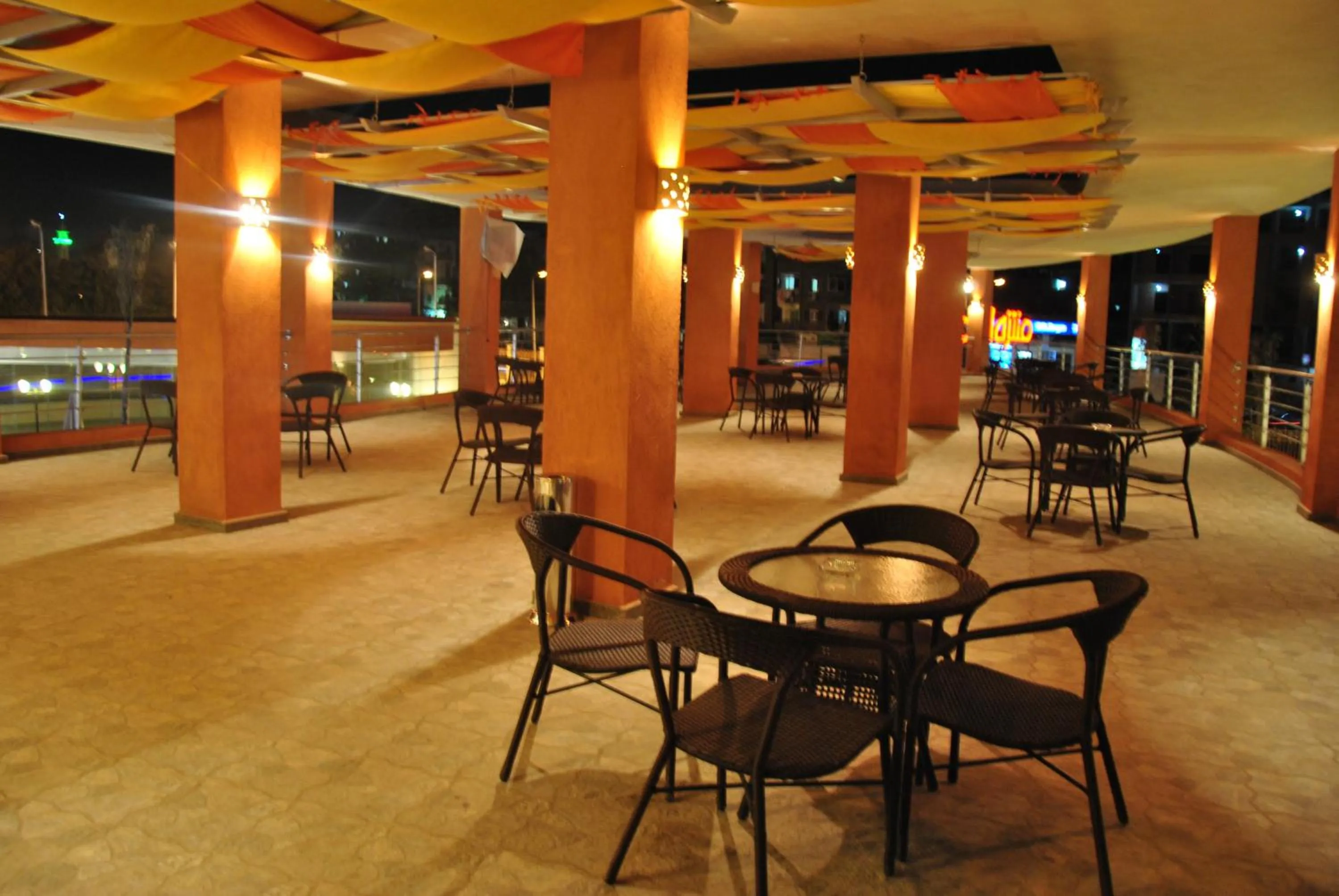 Restaurant/places to eat in Jewel Glorious Hotel