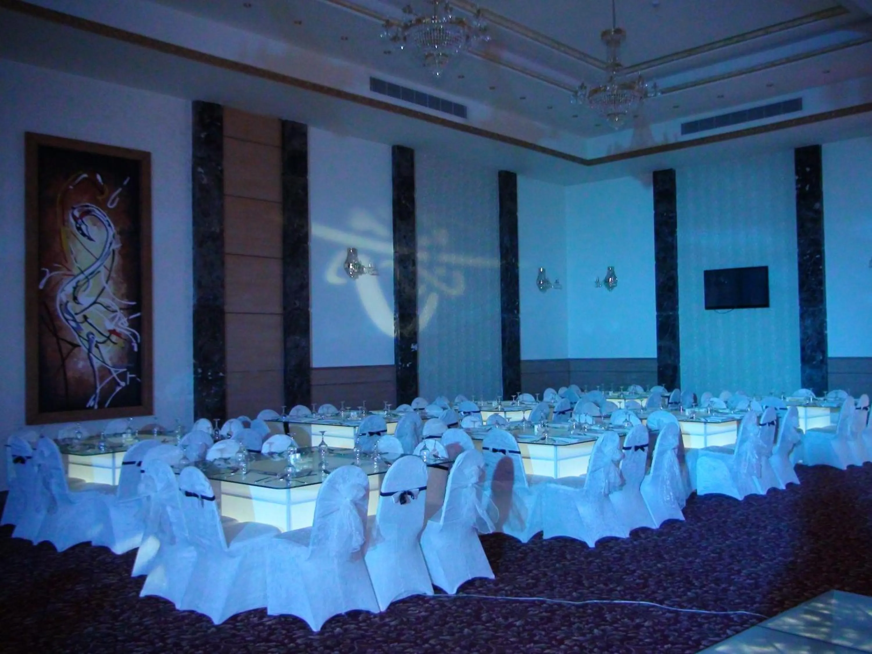 Restaurant/places to eat in Jewel Glorious Hotel