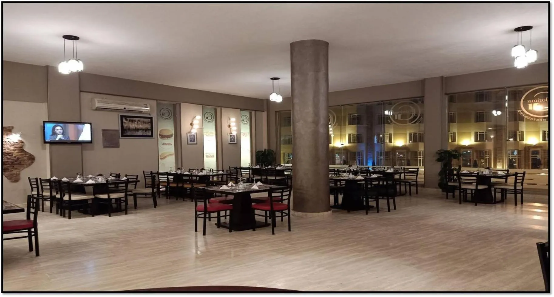 Restaurant/places to eat in Jewel Glorious Hotel