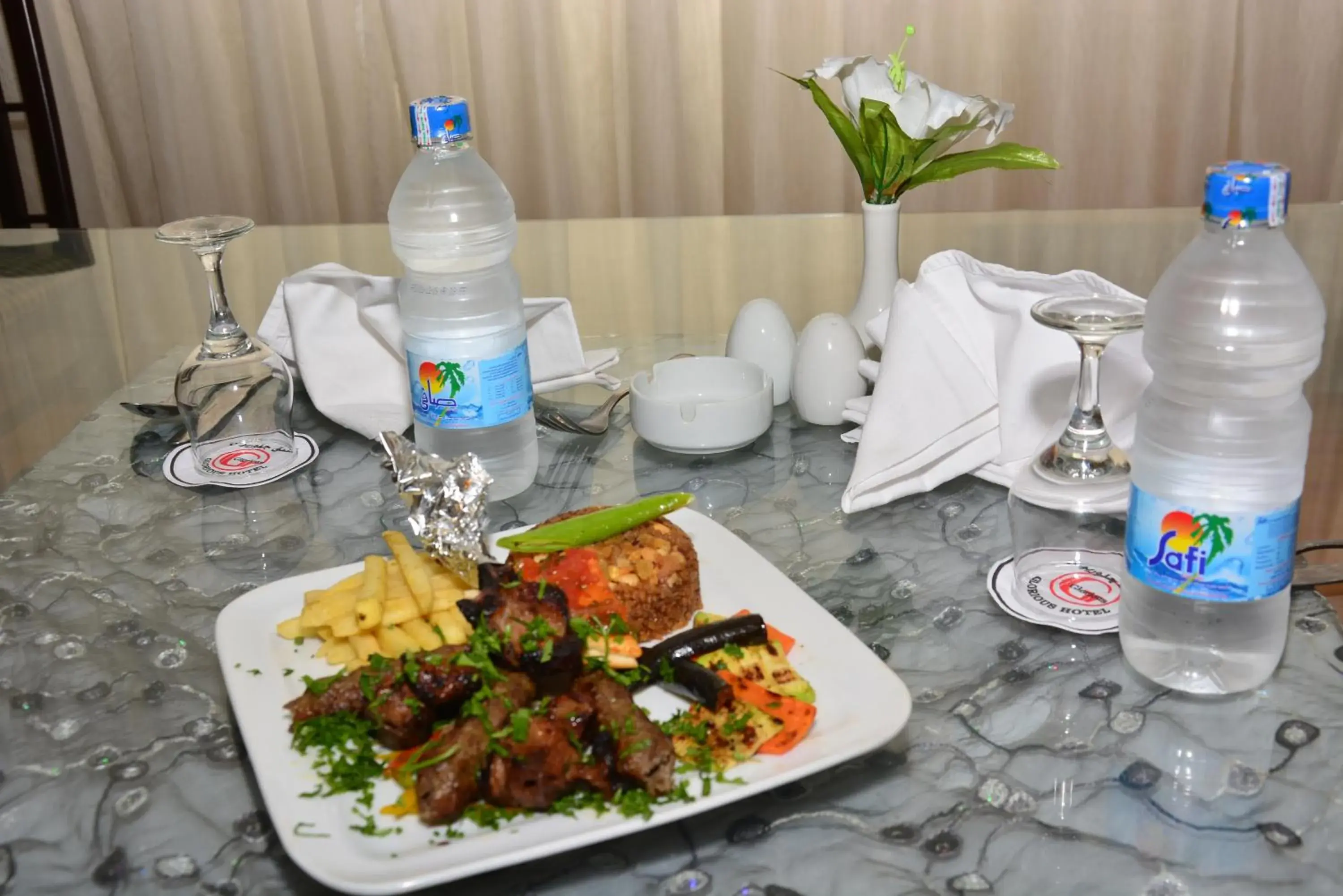 Food and drinks in Jewel Glorious Hotel Food and drinks in Jewel Glorious Hotel