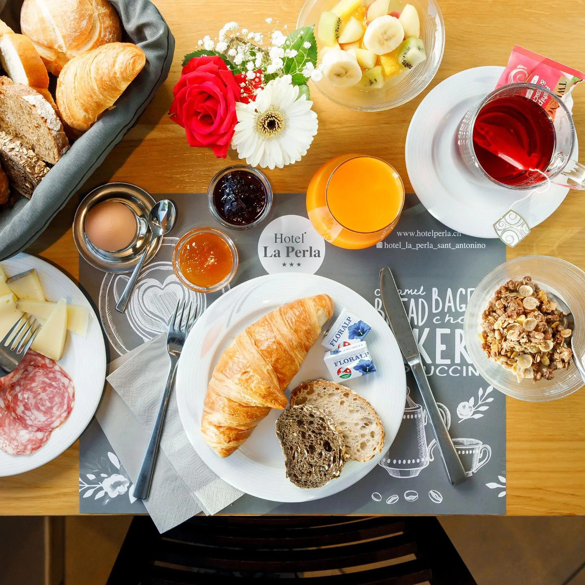 Food and drinks in Hotel La Perla