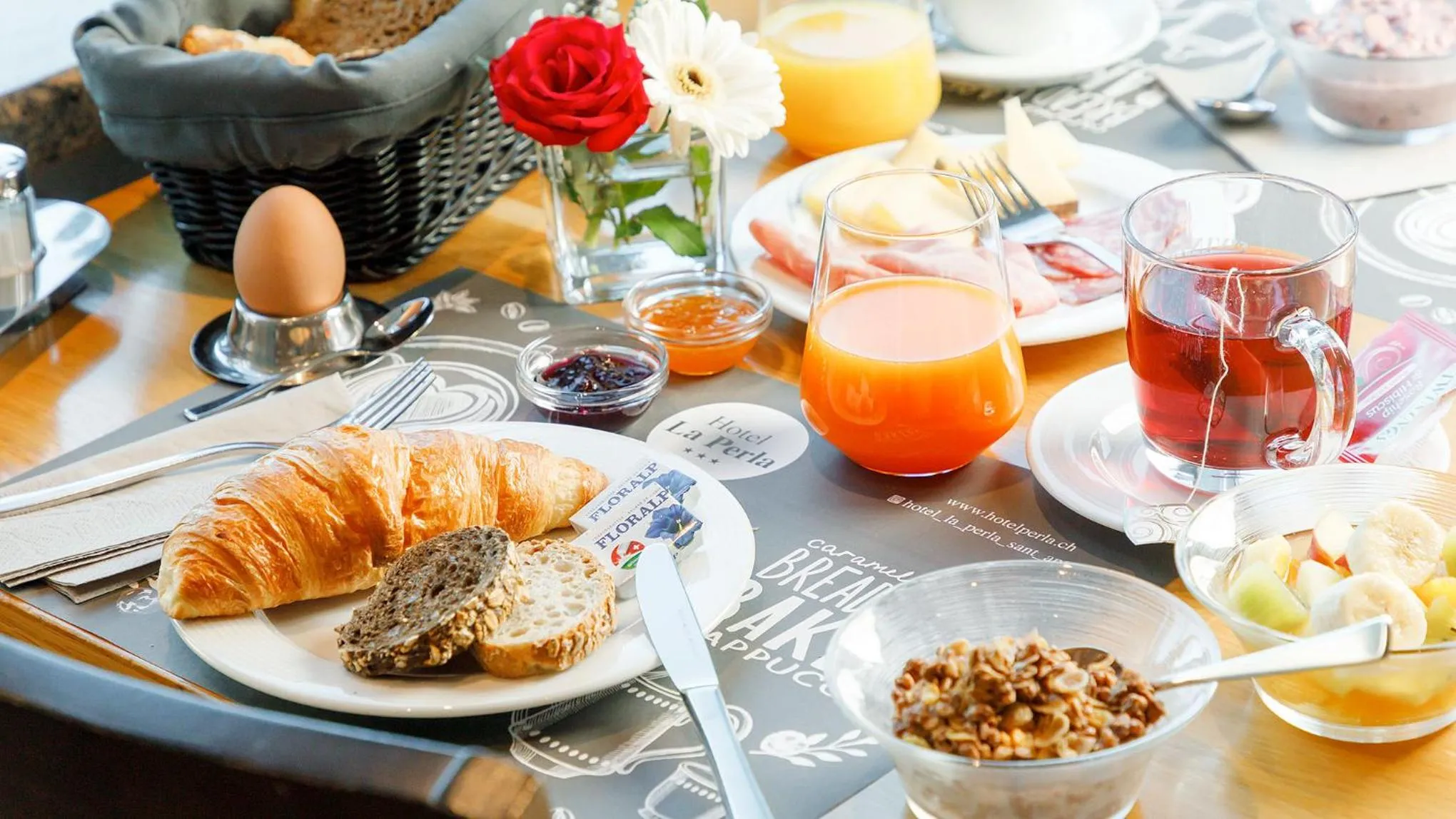 Food and drinks in Hotel La Perla