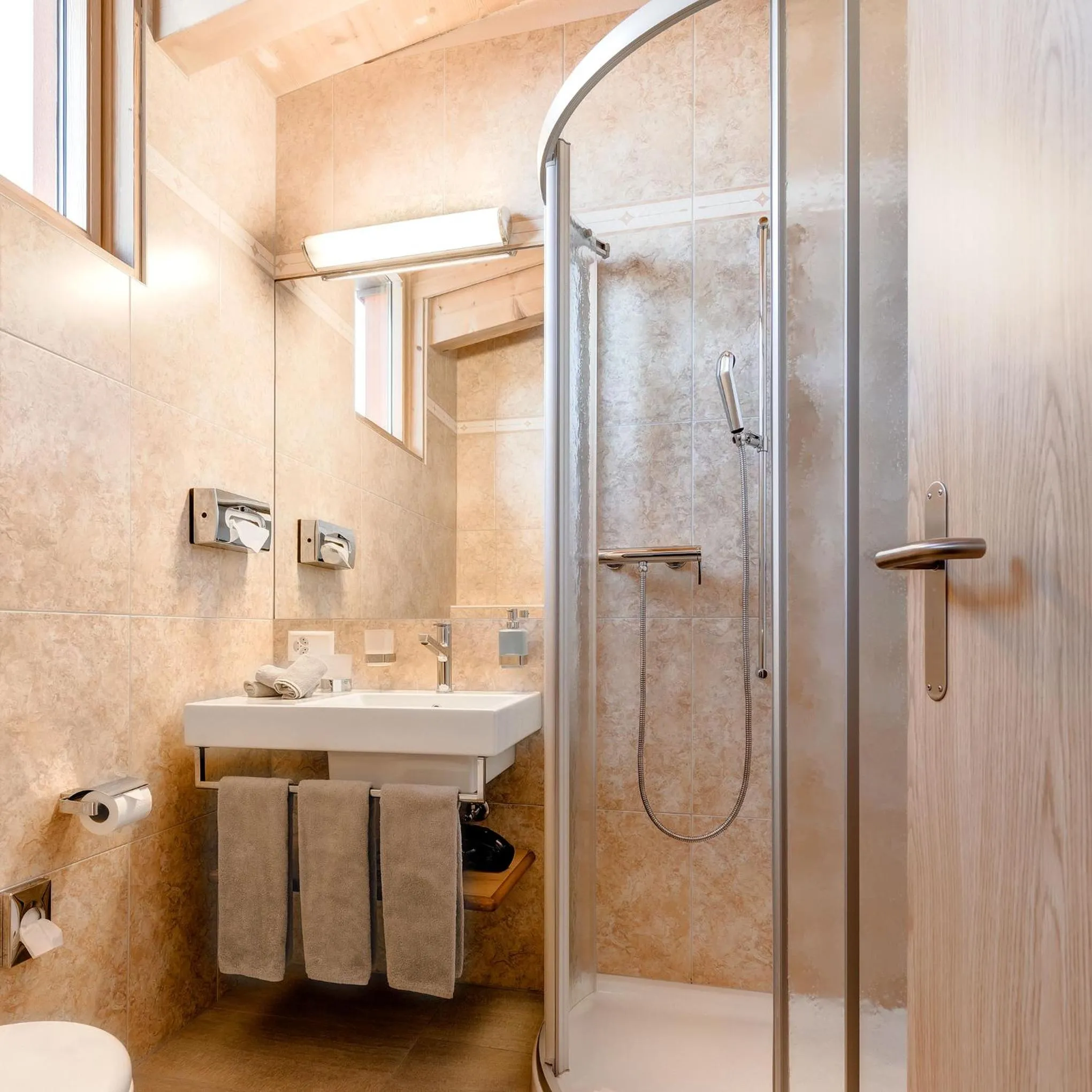 Shower in Hotel La Perla