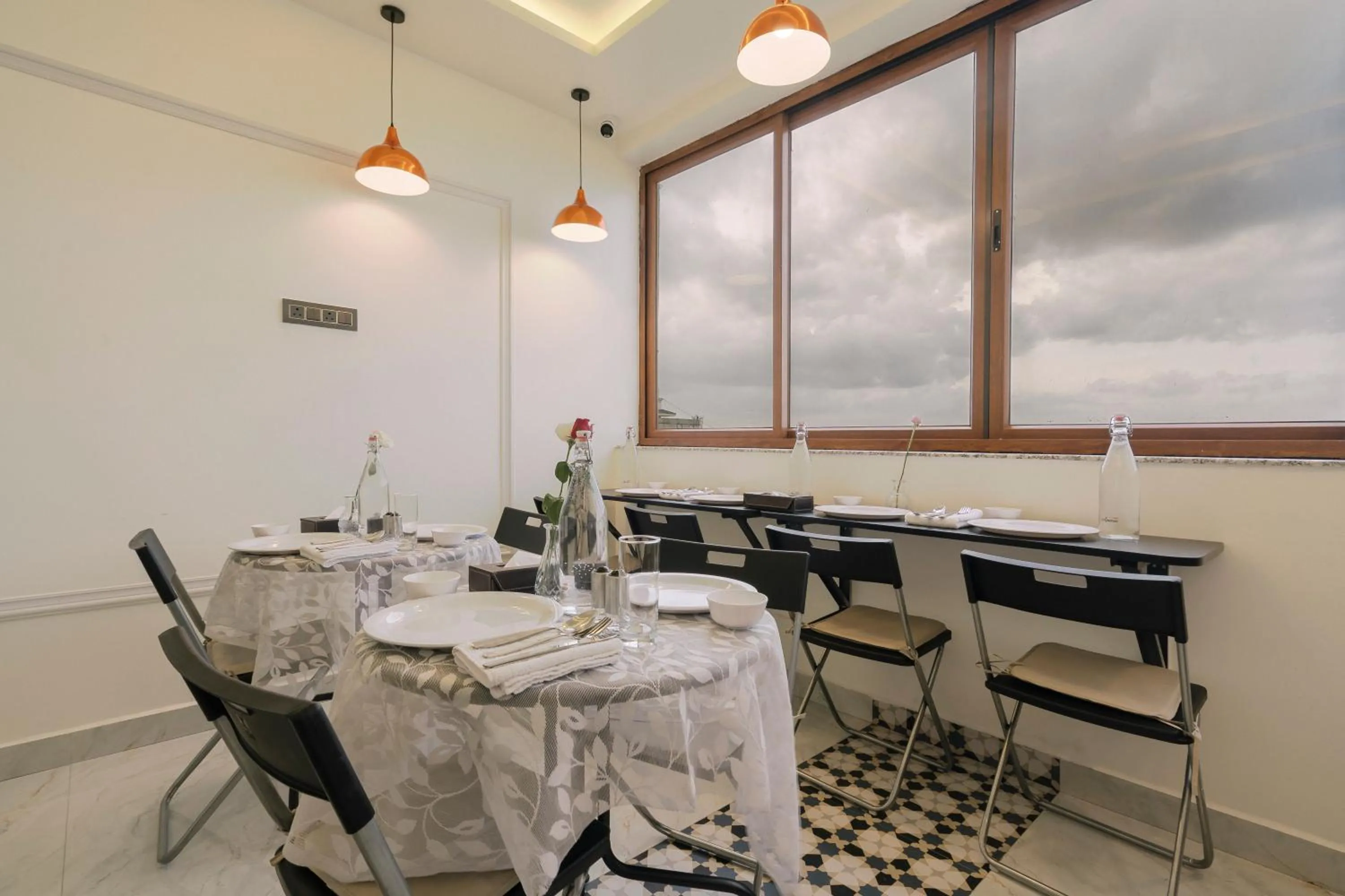 Restaurant/places to eat in Rcc Hotels Gachibowli