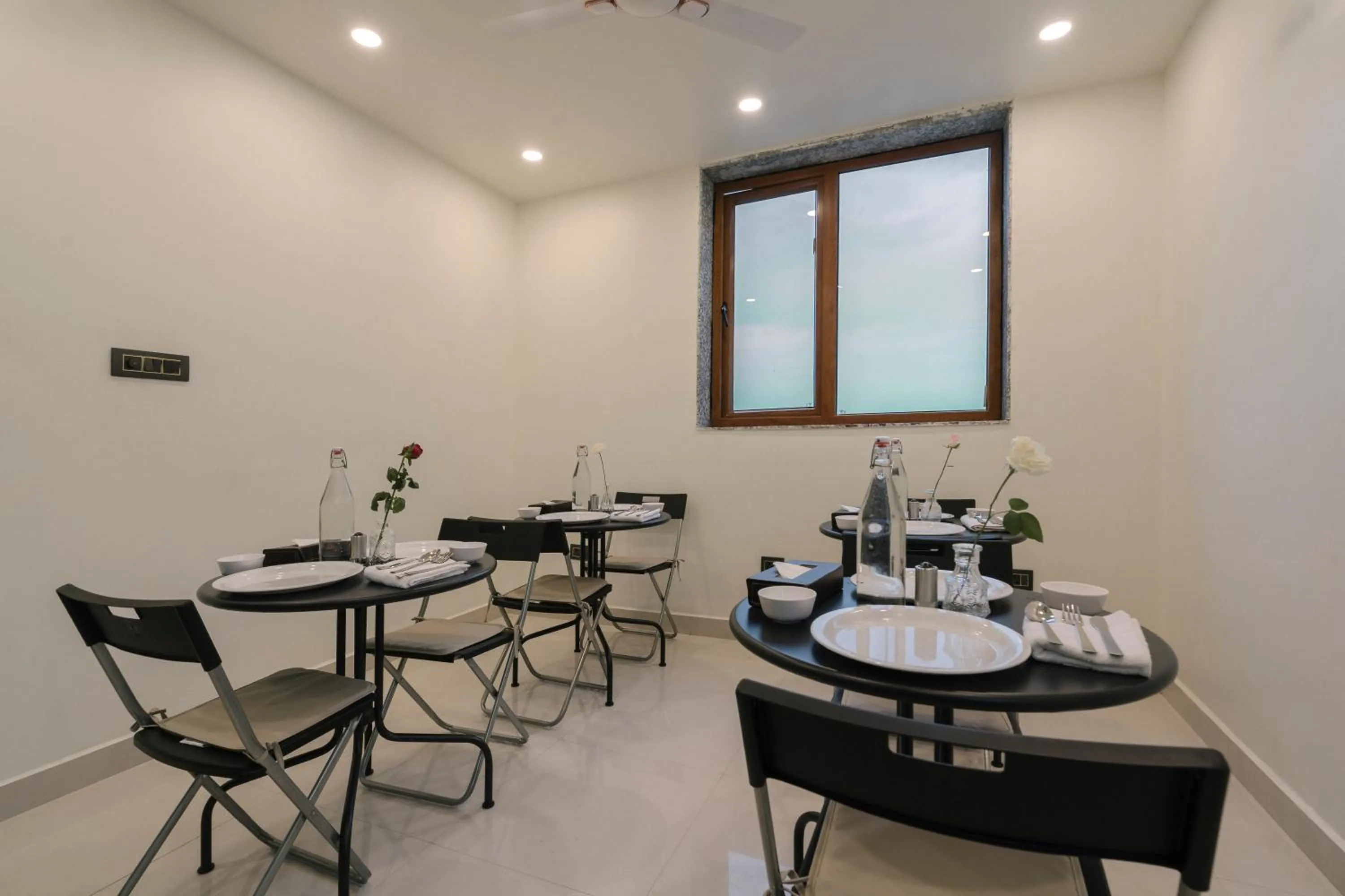 Restaurant/places to eat in Rcc Hotels Gachibowli