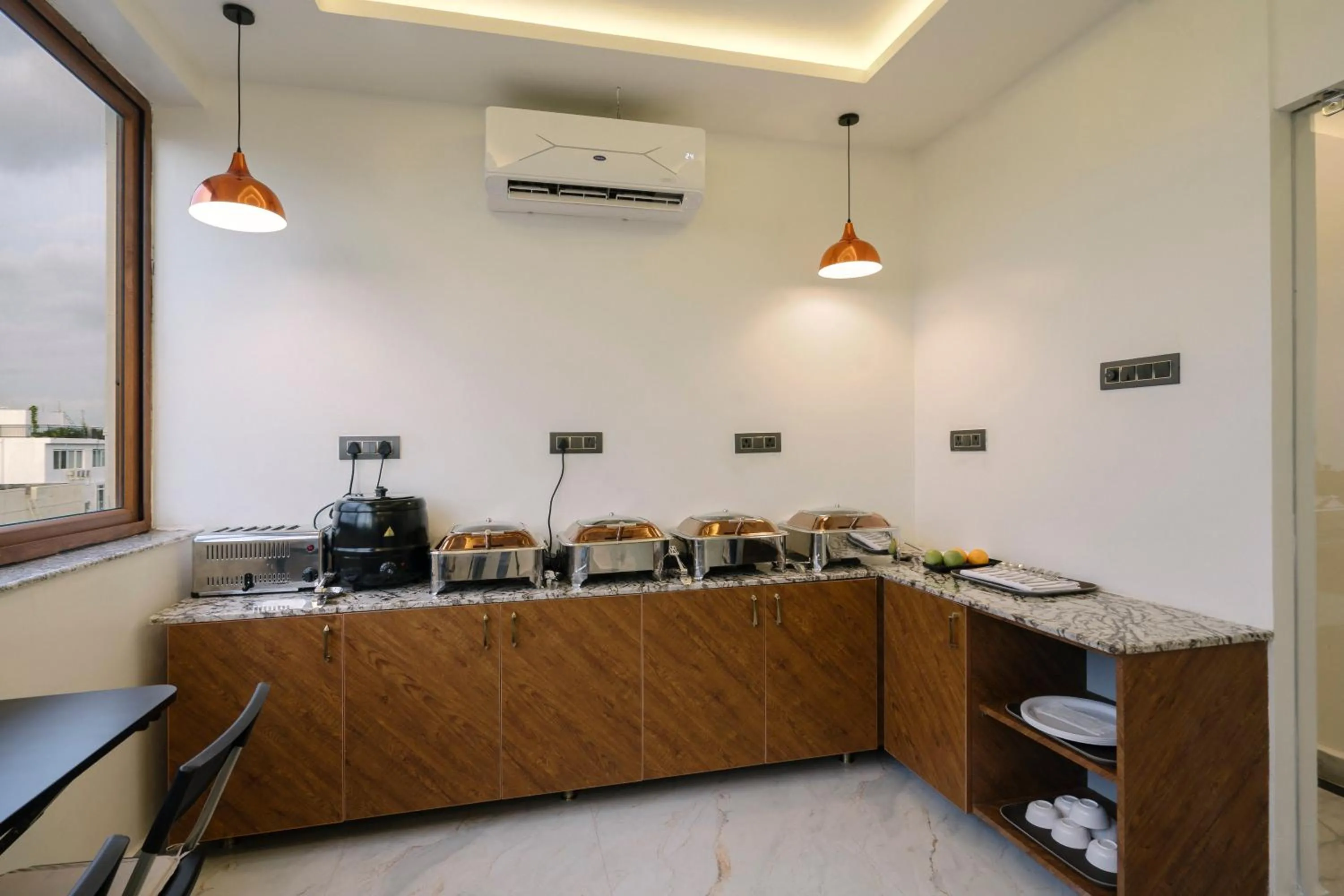 Restaurant/places to eat in Rcc Hotels Gachibowli