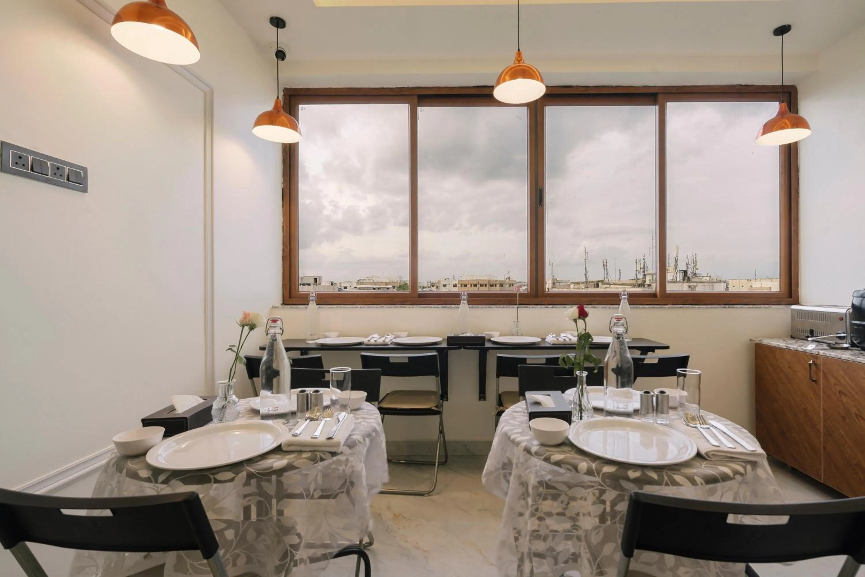 Restaurant/places to eat in Rcc Hotels Gachibowli