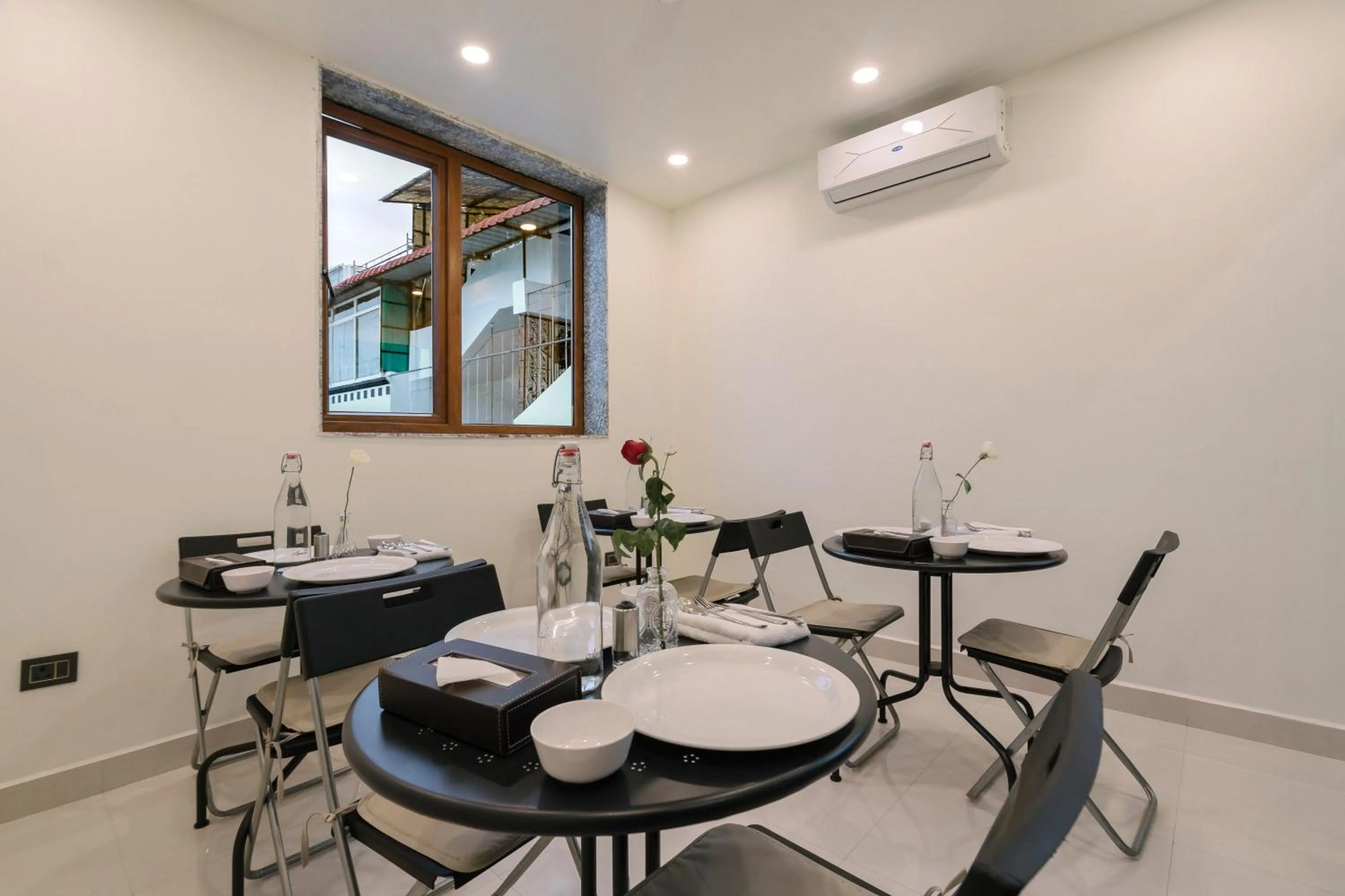 Restaurant/places to eat in Rcc Hotels Gachibowli