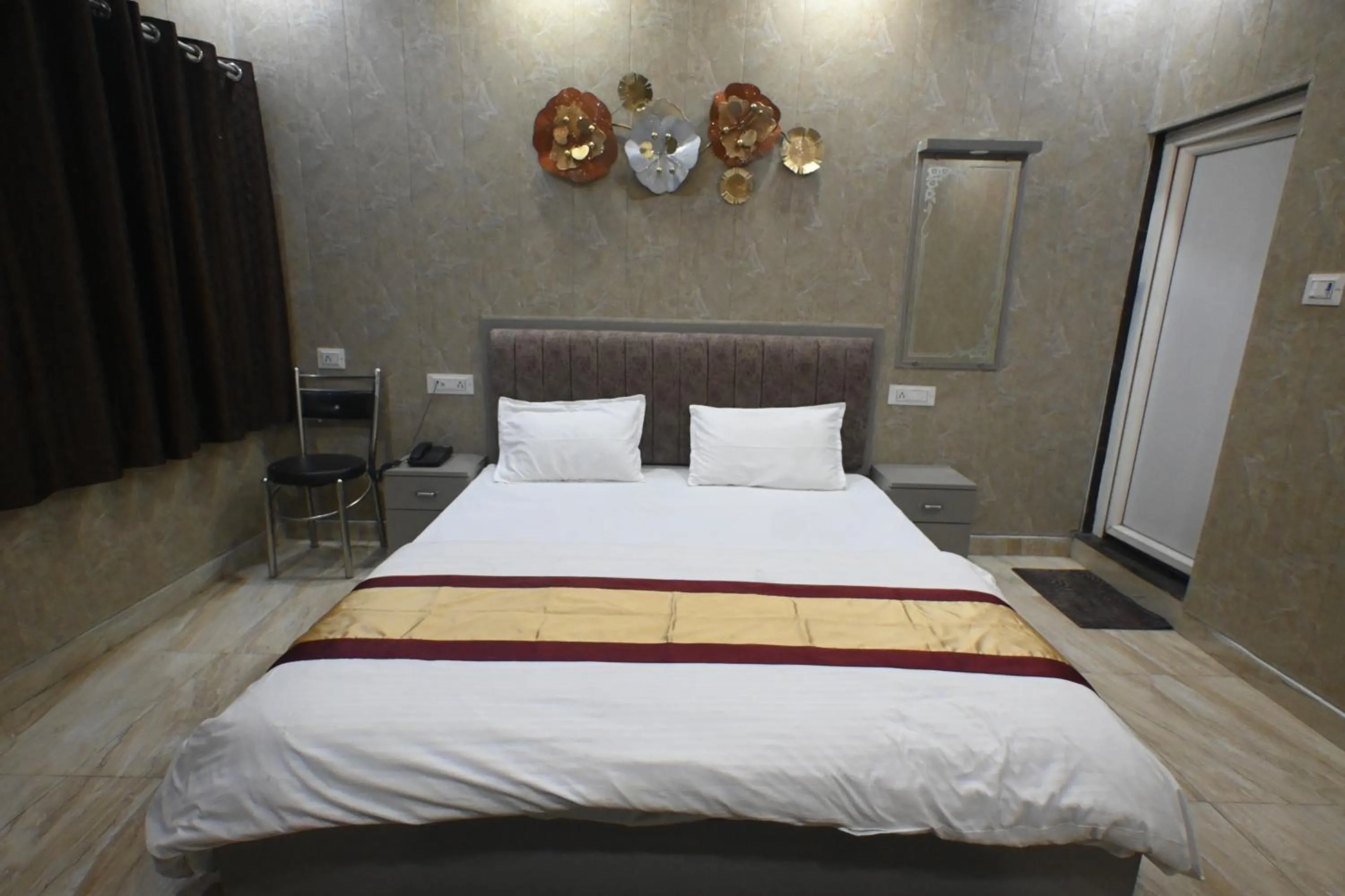 Deluxe Double Room (2 Adults + 1 Child) in Sandhya Paying Guest House