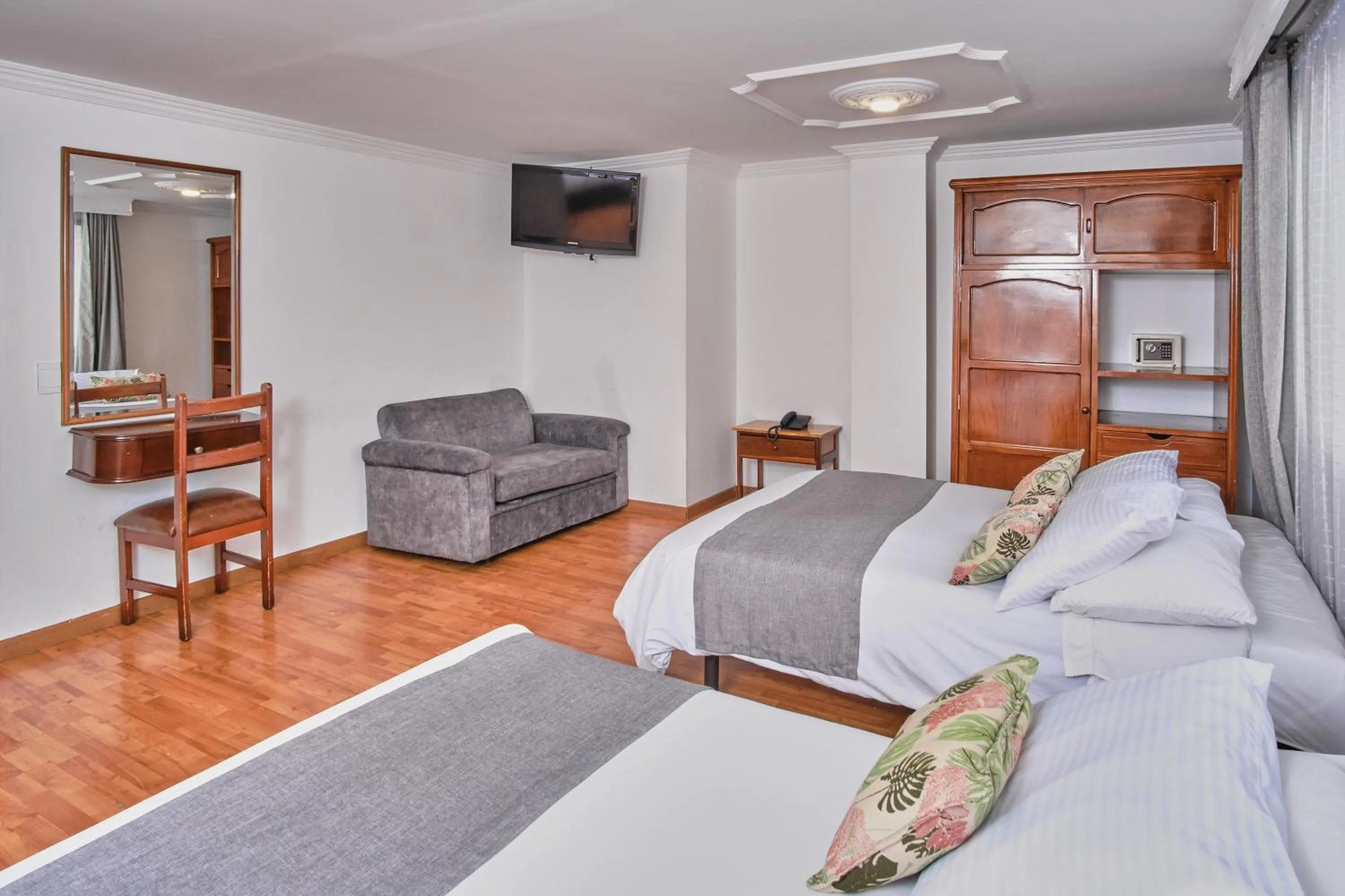 Photo of the whole room, Bed in Hotel Virrey Central