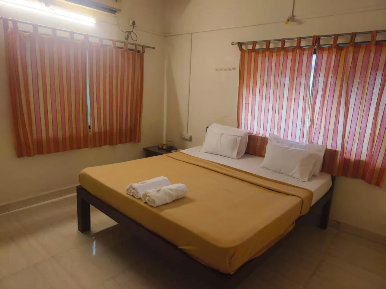 Bed in Hotel sabera residency